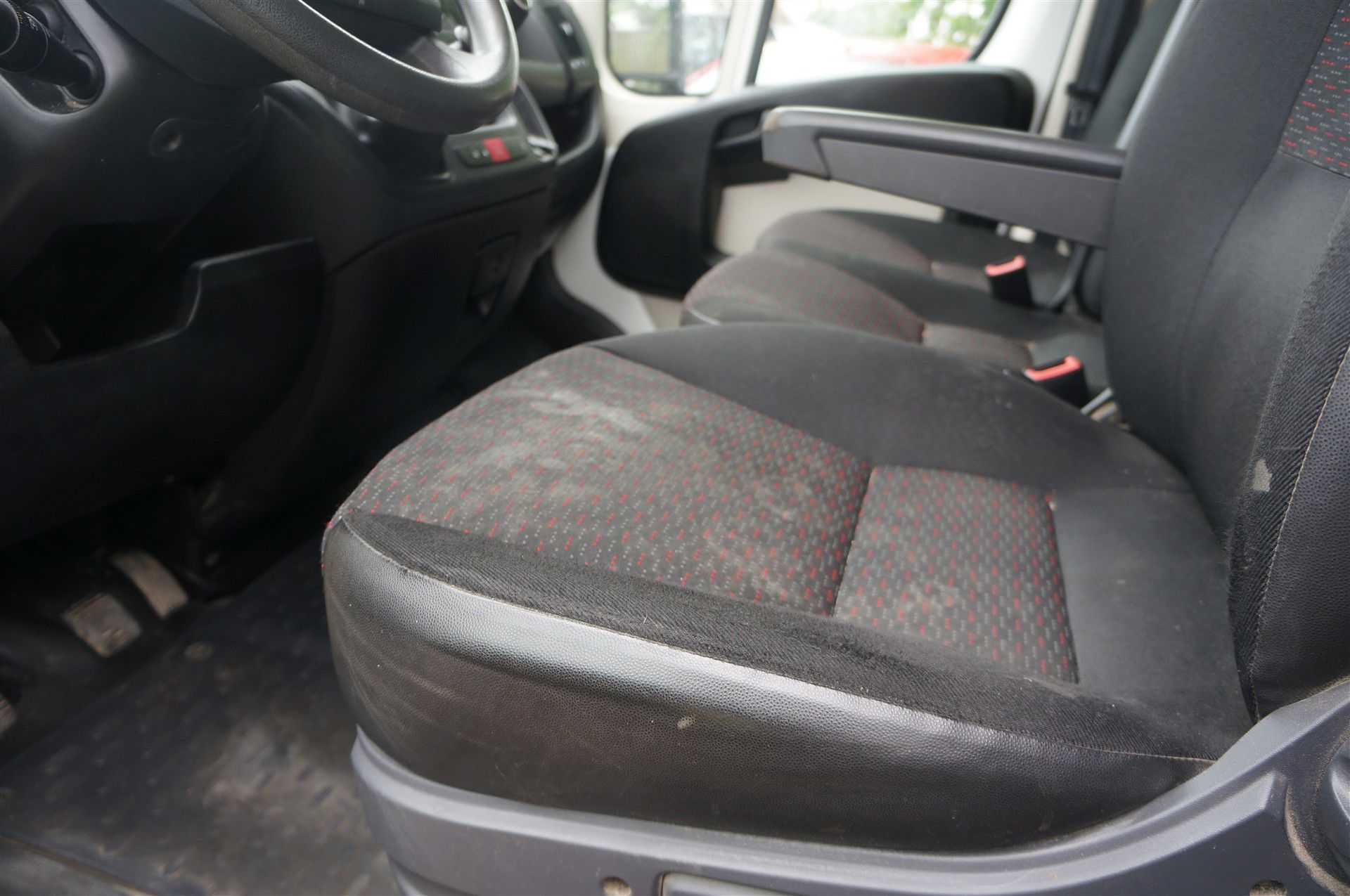 Billede af Citroën Jumper 33 L2H2 2,0 Blue HDi start/stop 160HK Van