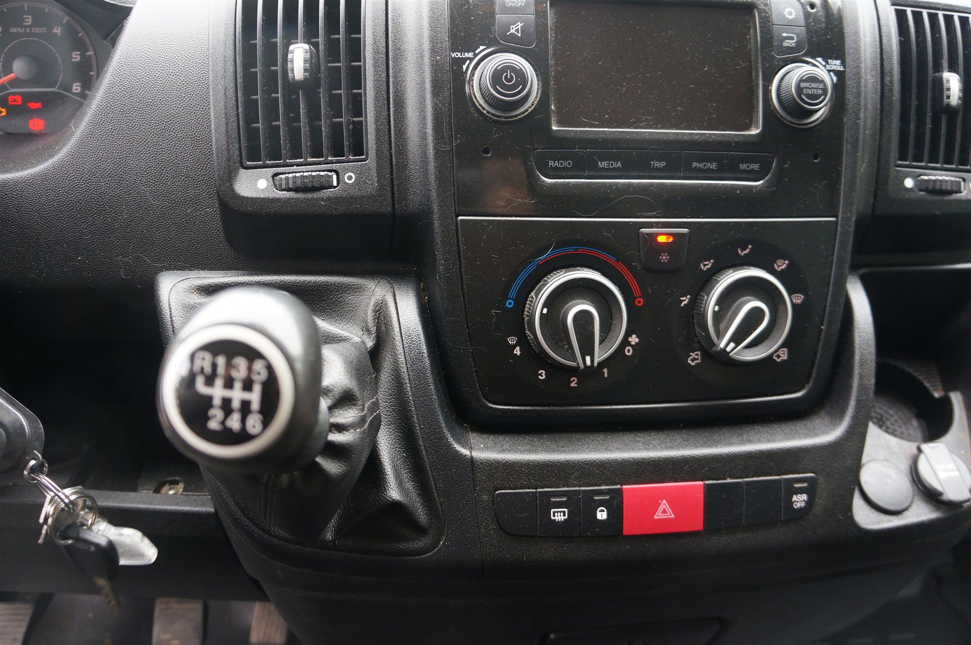 Billede af Citroën Jumper 33 L2H2 2,0 Blue HDi start/stop 160HK Van