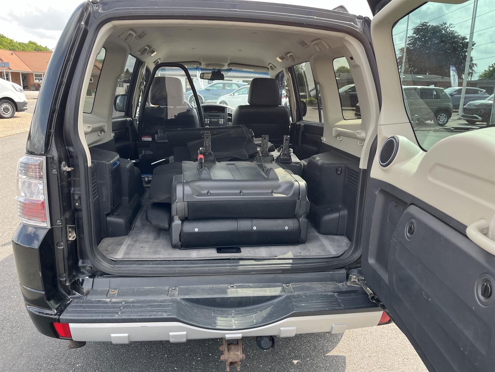Billede af Mitsubishi Pajero 3,2 DI-D Instyle 4WD 200HK Van Aut.