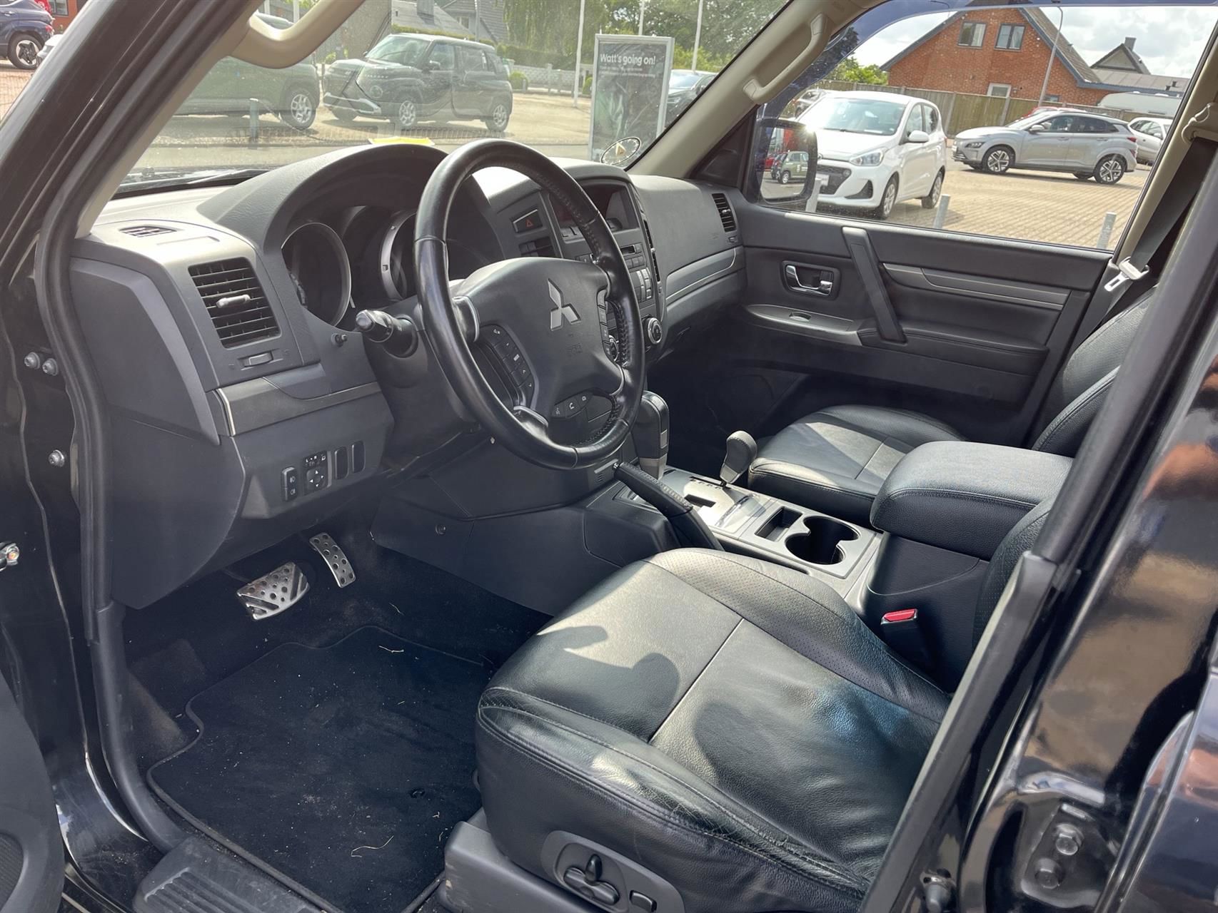 Billede af Mitsubishi Pajero 3,2 DI-D Instyle 4WD 200HK Van Aut.