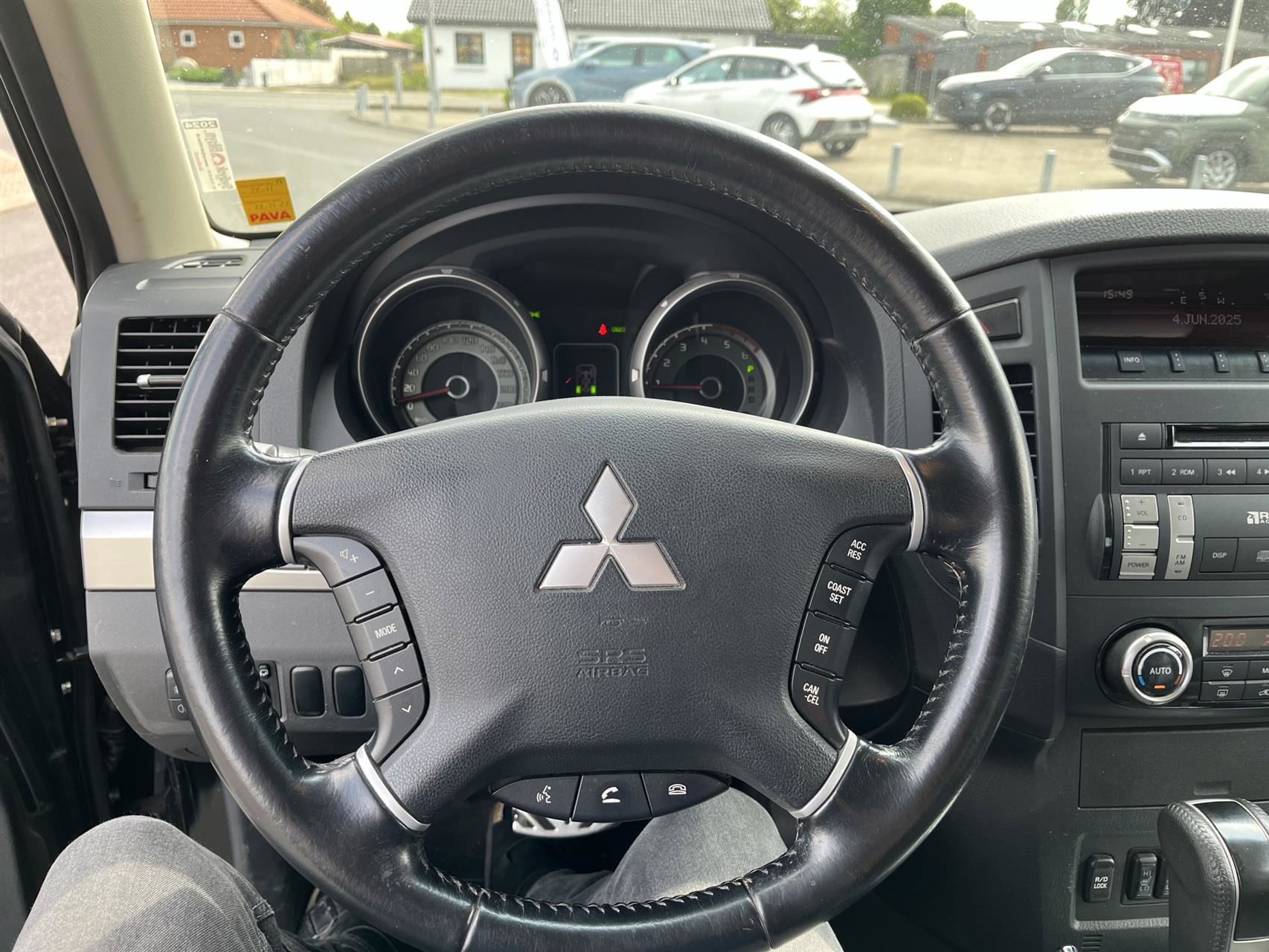 Billede af Mitsubishi Pajero 3,2 DI-D Instyle 4WD 200HK Van Aut.