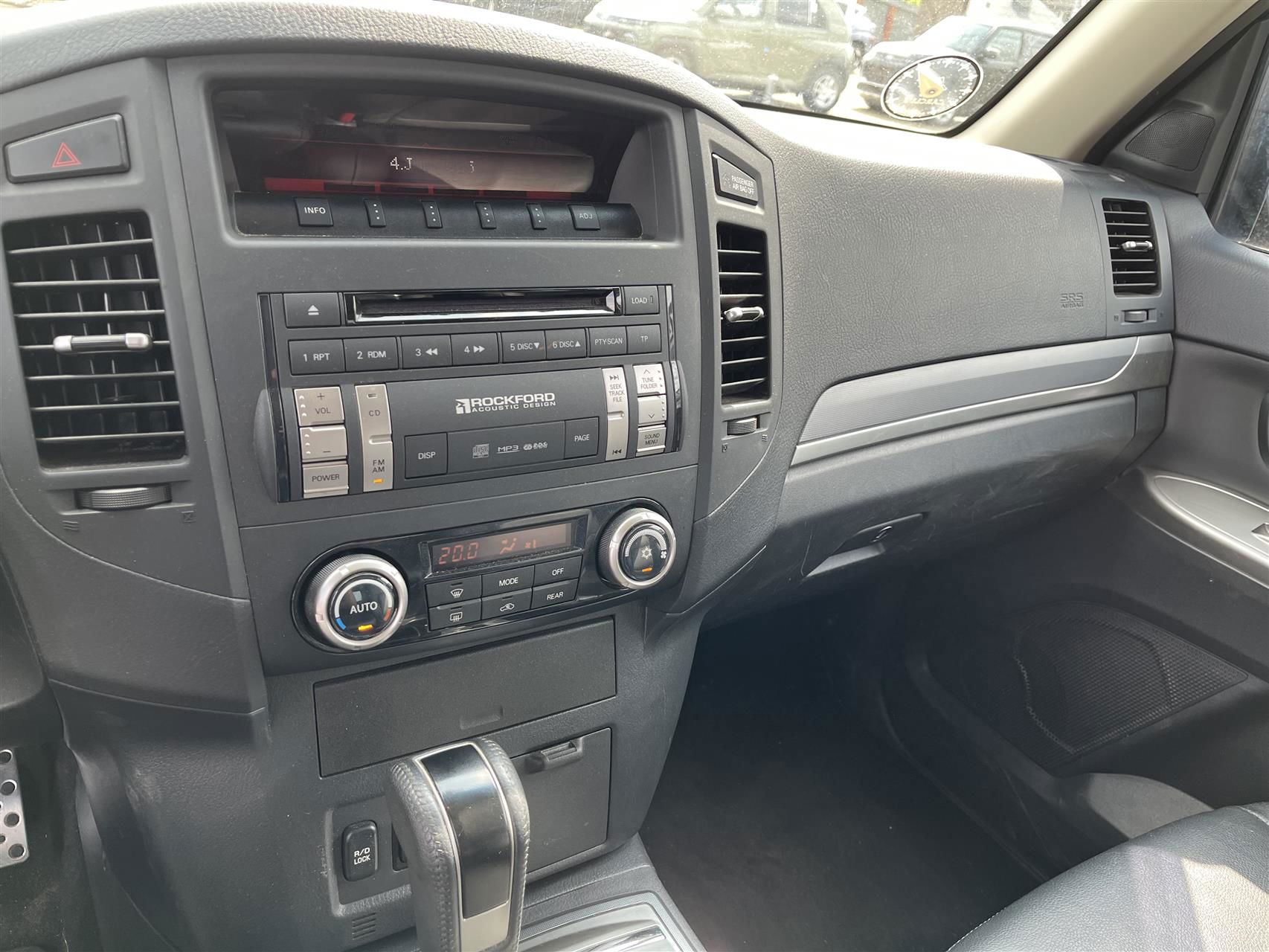 Billede af Mitsubishi Pajero 3,2 DI-D Instyle 4WD 200HK Van Aut.