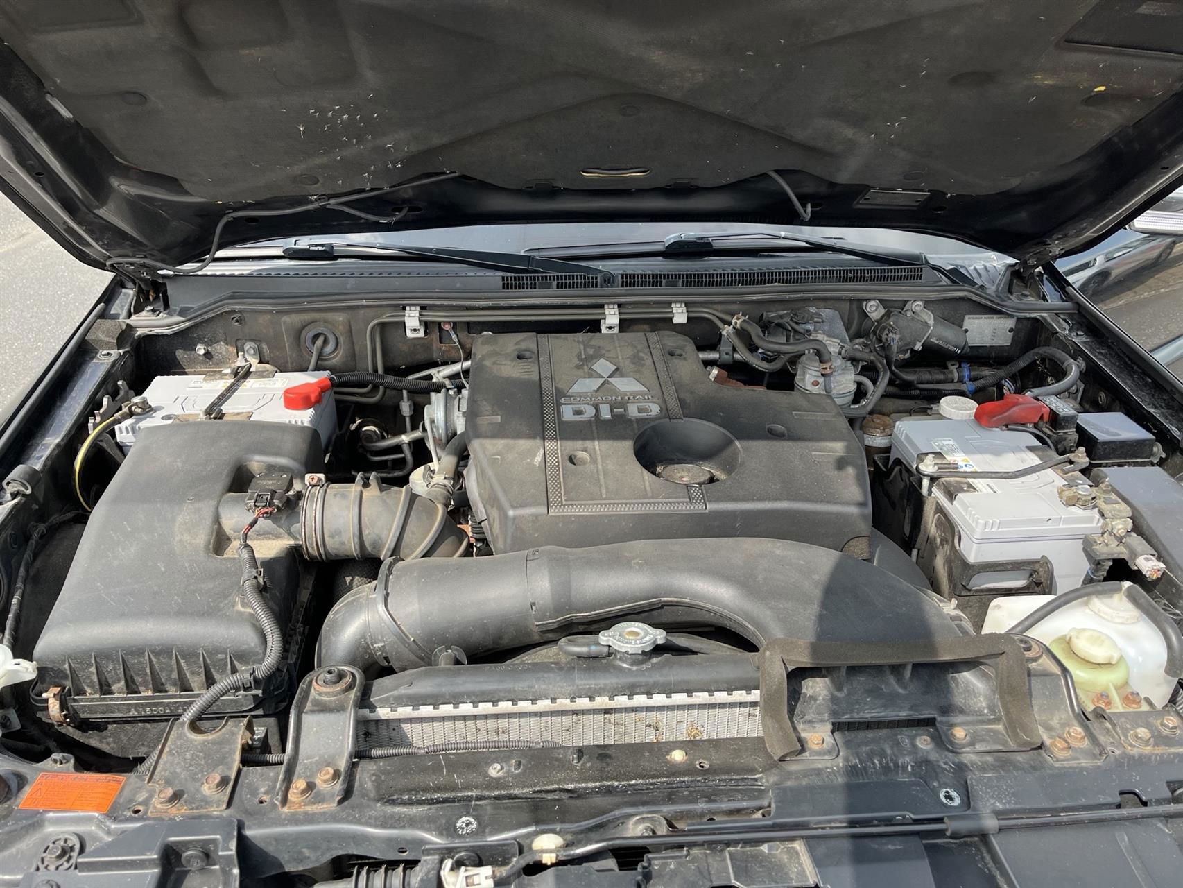 Billede af Mitsubishi Pajero 3,2 DI-D Instyle 4WD 200HK Van Aut.
