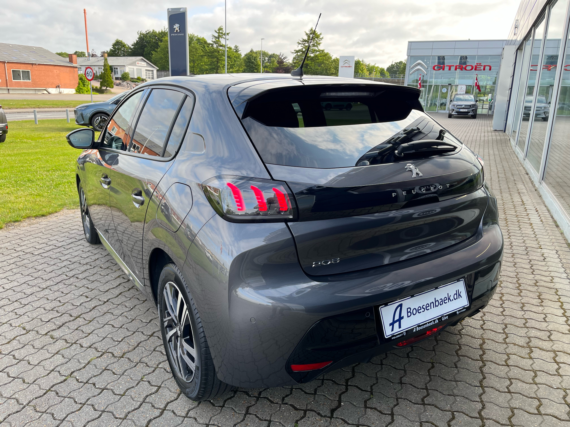 Billede af Peugeot 208 1,2 PureTech Platin Sport 100HK 5d 6g