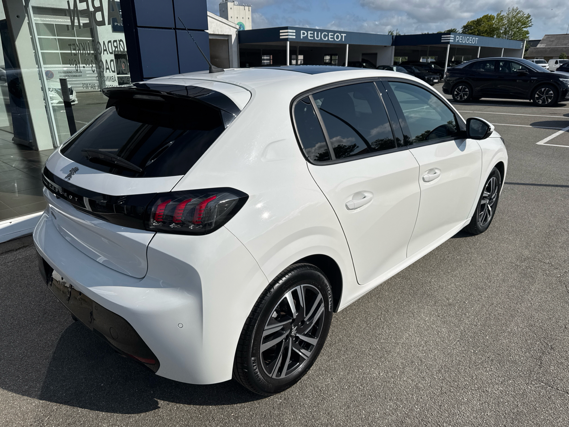Billede af Peugeot 208 1,2 PureTech Allure Comfort 100HK 5d 6g