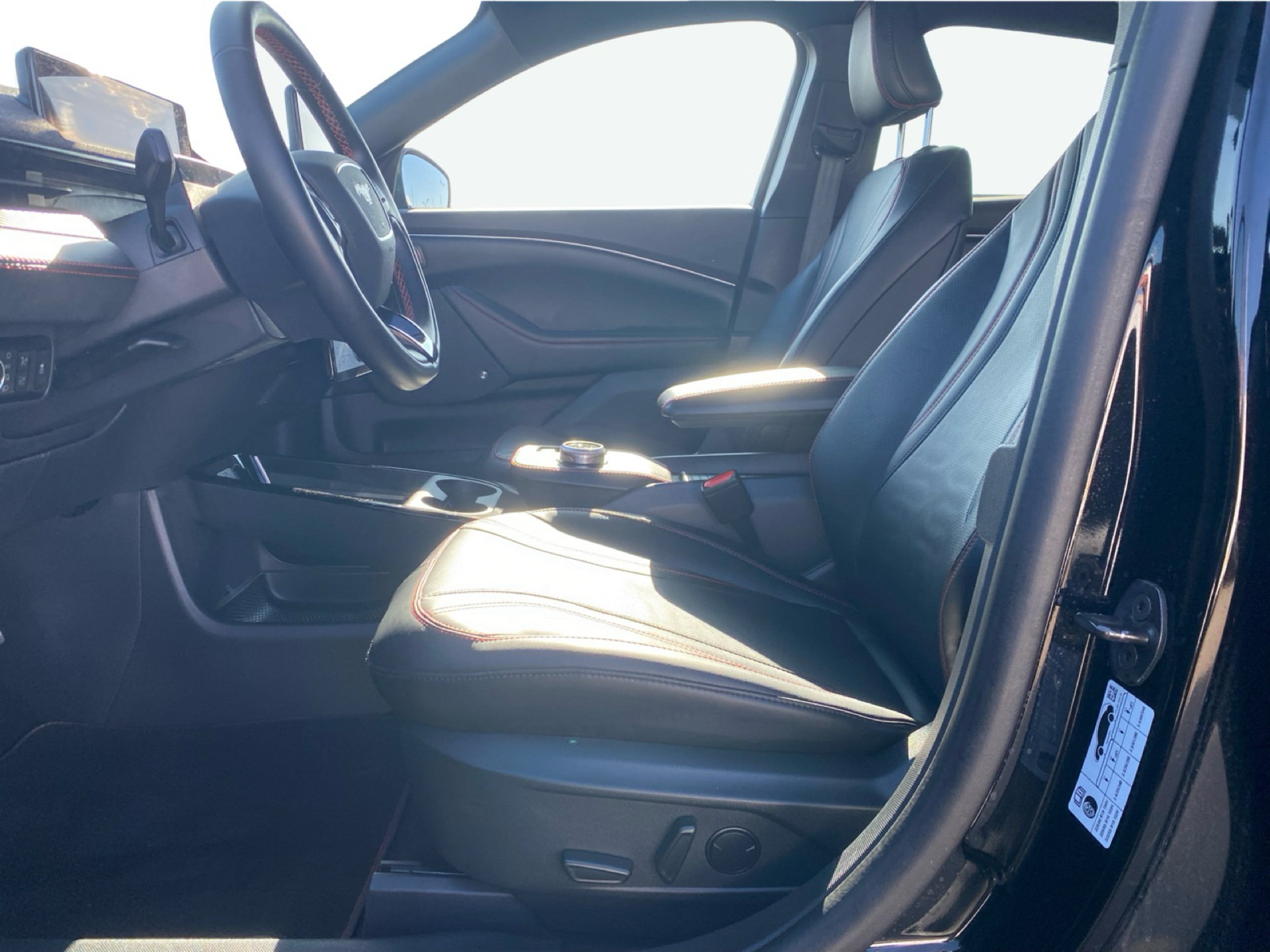 Billede af Ford Mustang Mach-E EL UR Premium 294HK 5d Aut.