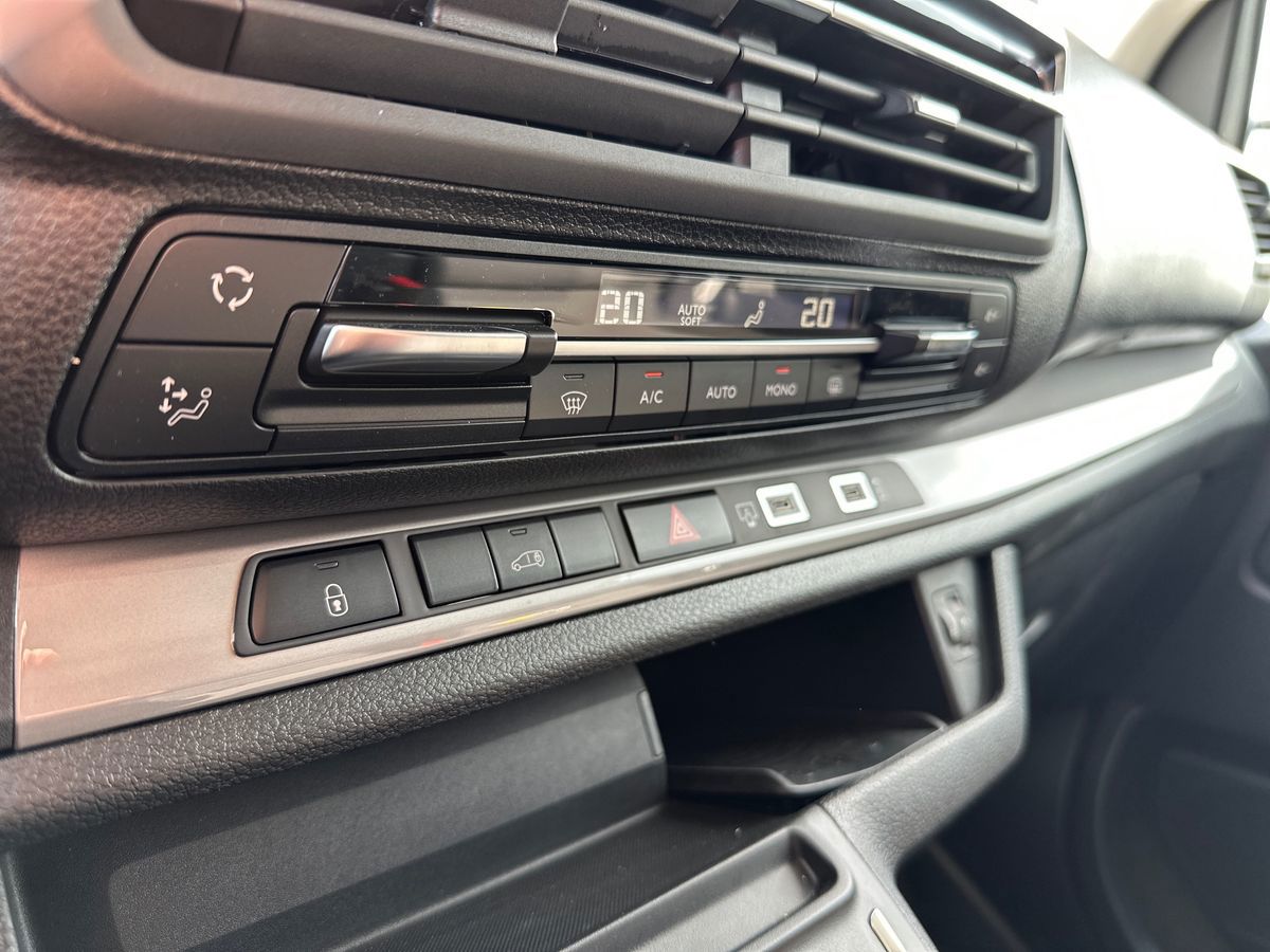 Billede af Citroën Jumpy L3 2,0 Blue HDi Masterline EAT8 145HK Van 8g Aut.