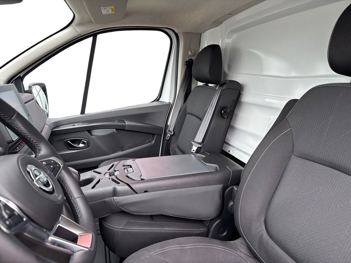 Billede af Nissan Primastar L2H1 2,0 DCi Tekna 150HK Van 6g Aut.