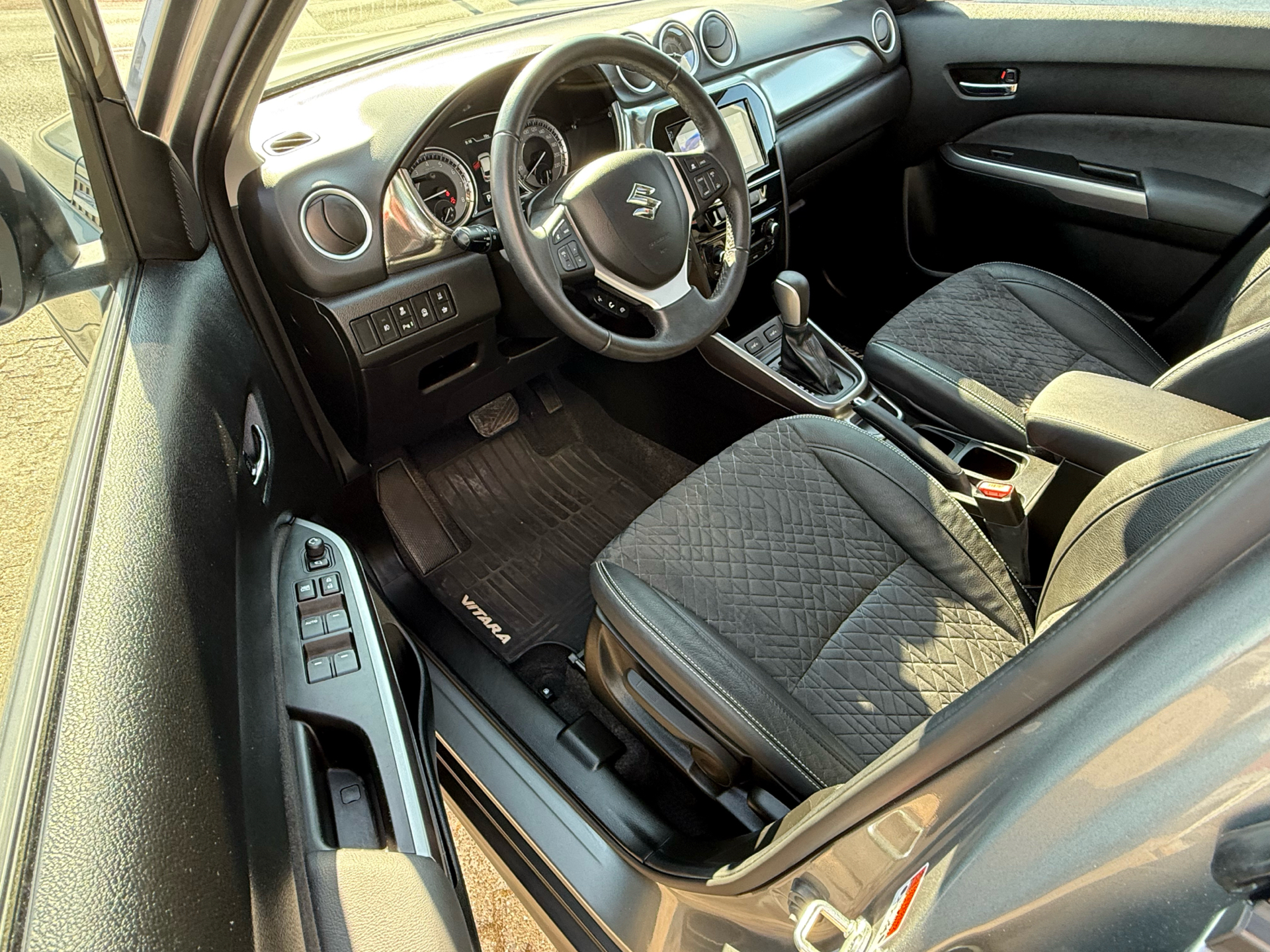 Billede af Suzuki Vitara 1,4 Boosterjet Adventure 140HK 5d 6g Aut.