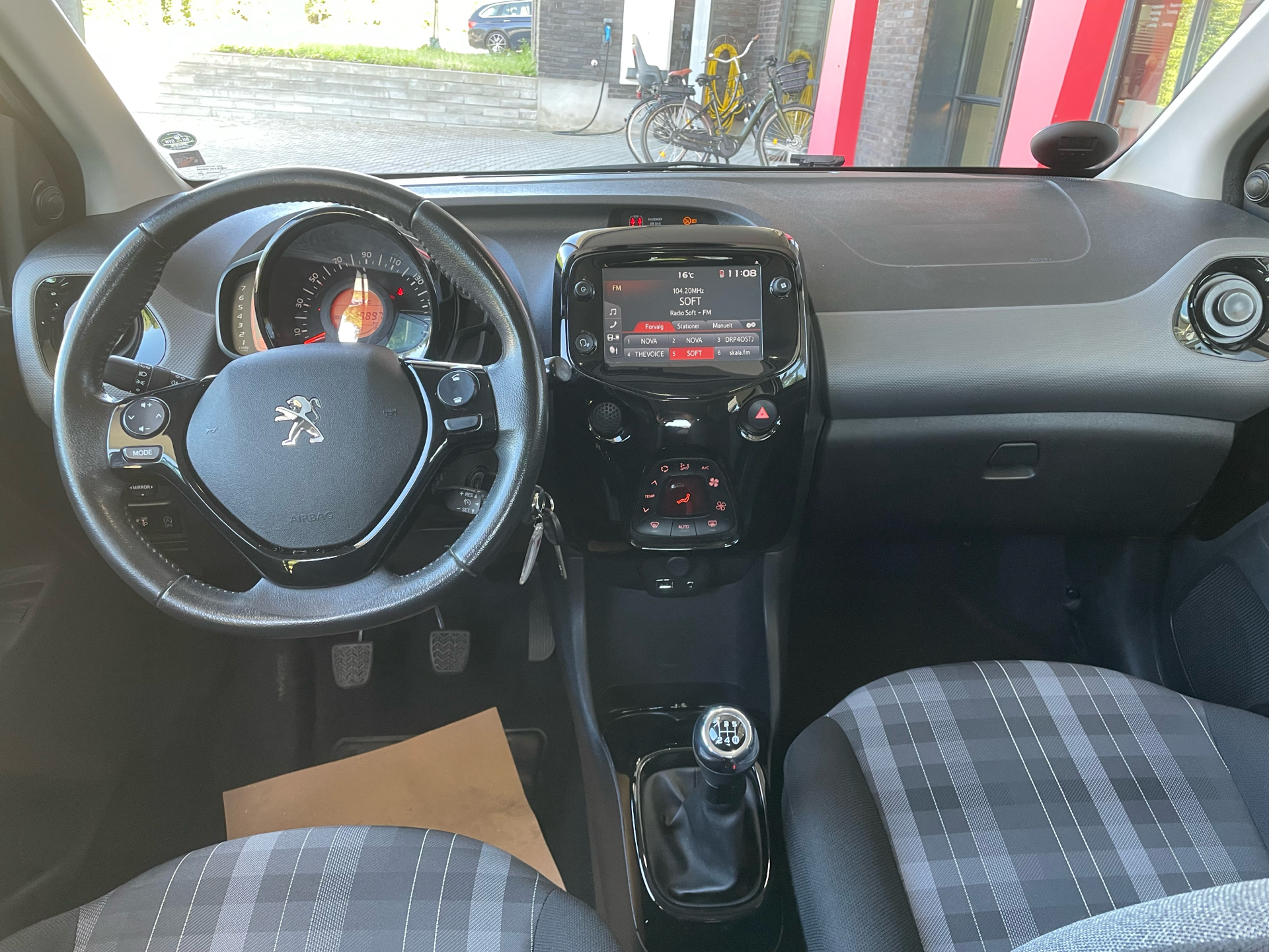Billede af Peugeot 108 1,0 e-Vti Allure+ 72HK 5d