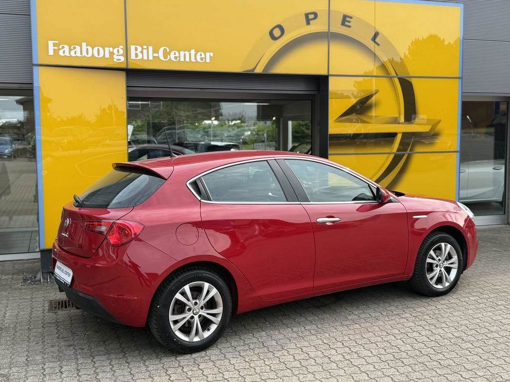 Billede af Alfa Romeo Giulietta 1,4 TBI 16V Distinctive 120HK 5d 6g