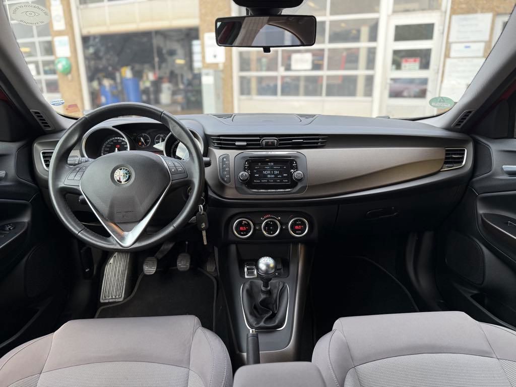 Billede af Alfa Romeo Giulietta 1,4 TBI 16V Distinctive 120HK 5d 6g