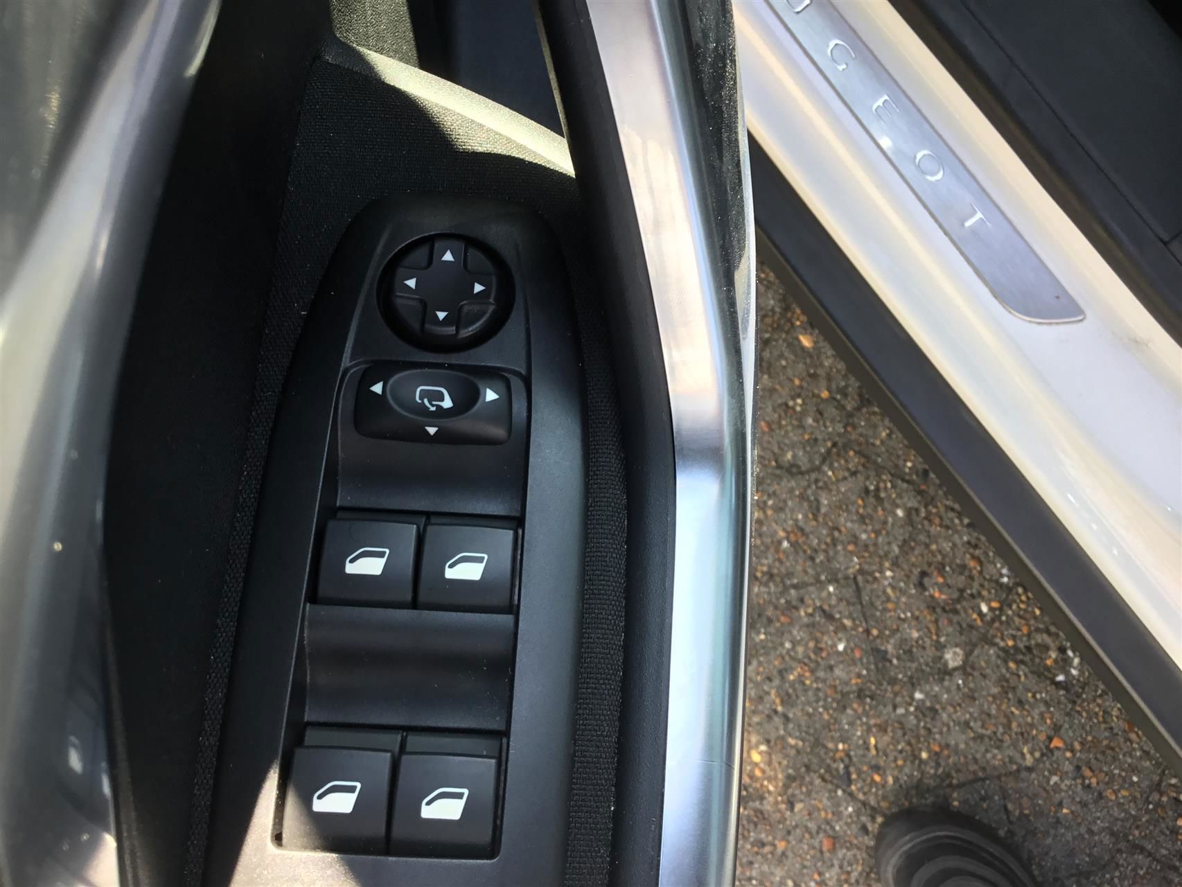 Billede af Peugeot 2008 1,2 PureTech Prestige 110HK 5d