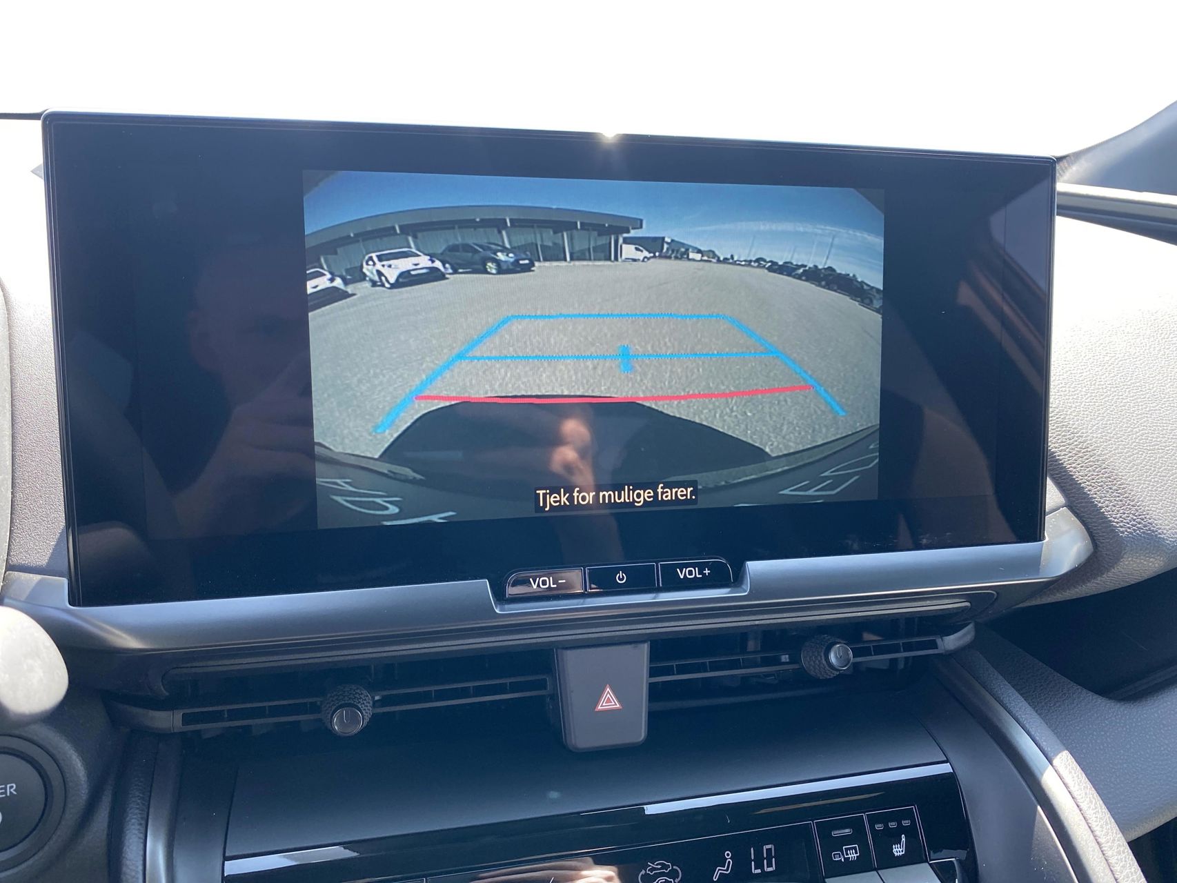 Billede af Toyota C-HR 2,0 Plugin-hybrid Style Smart E-CVT 223HK 5d Trinl. Gear