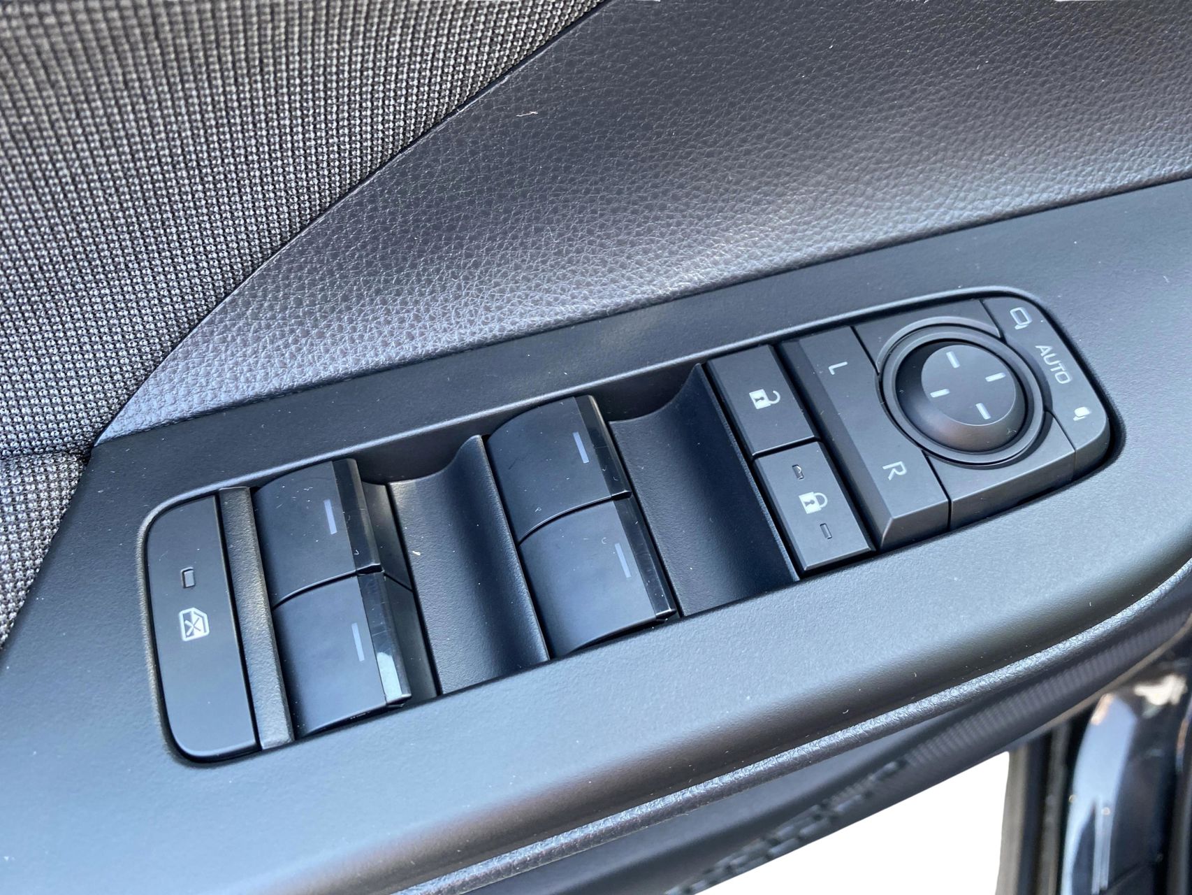 Billede af Toyota C-HR 2,0 Plugin-hybrid Style Smart E-CVT 223HK 5d Trinl. Gear