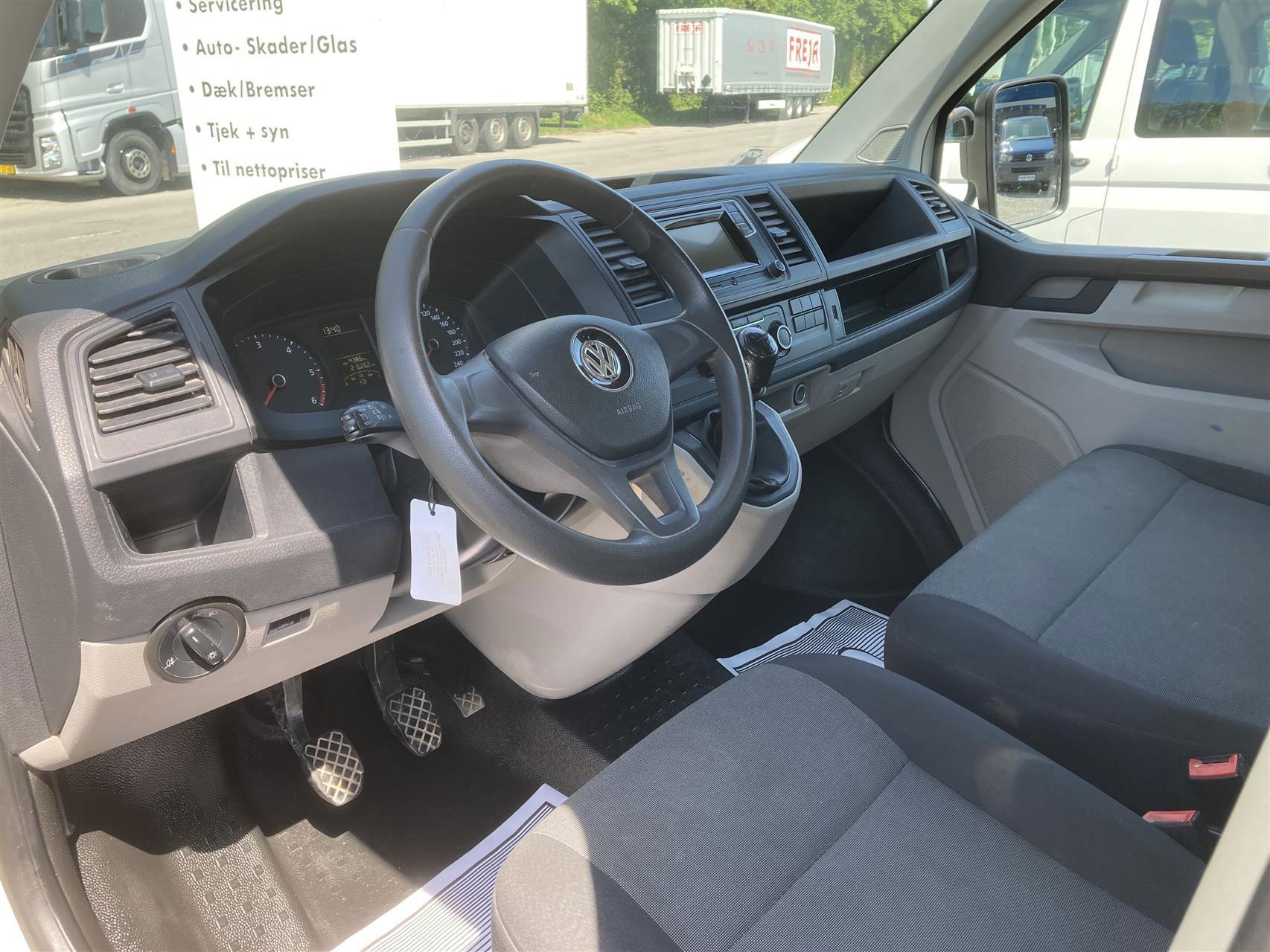 Billede af VW Transporter Lang 2,0 TDI BMT m/alulad 140HK DobKab 6g