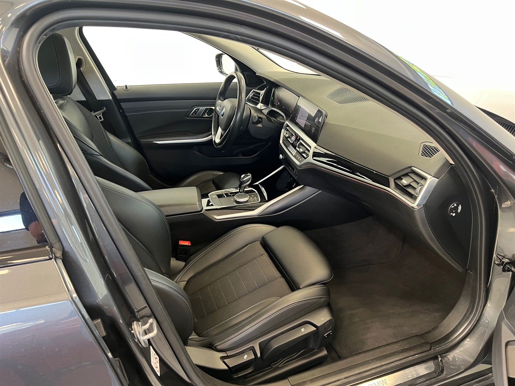 Billede af BMW 330i 2,0 Sport Line 258HK 8g Aut.