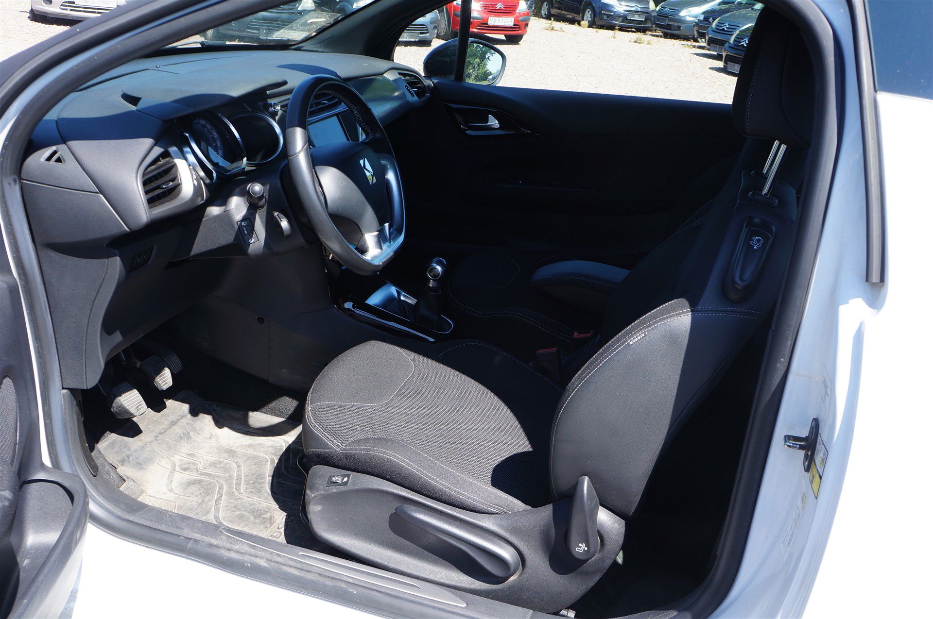 Billede af Citroën DS3 1,6 Blue HDi Style 100HK 3d