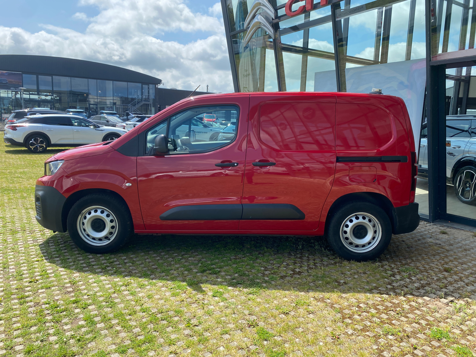 Billede af Peugeot Partner L1 V2 1,5 BlueHDi GRIP EAT8 130HK Van 8g Aut.