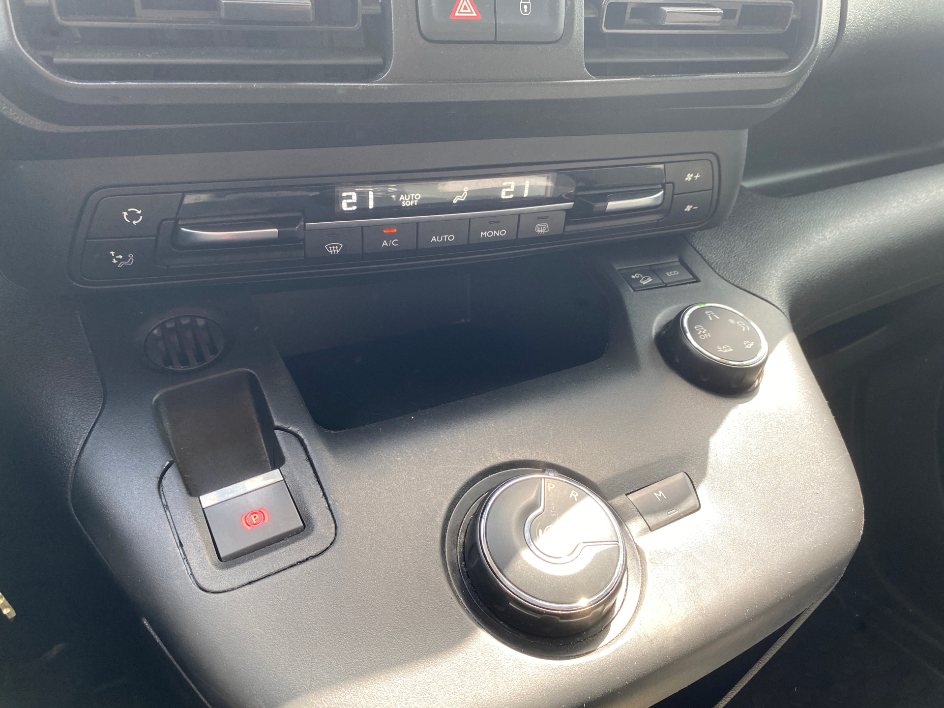 Billede af Peugeot Partner L1 V2 1,5 BlueHDi GRIP EAT8 130HK Van 8g Aut.