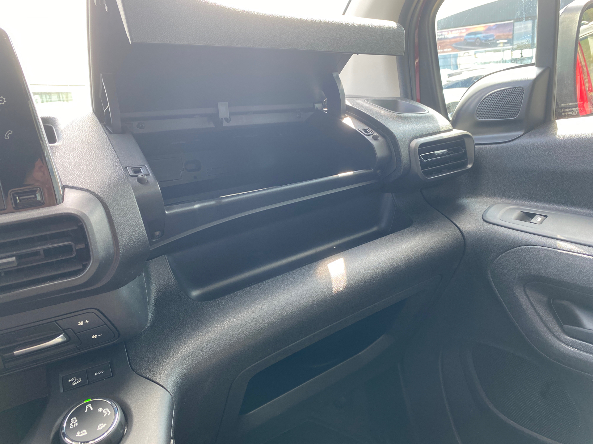 Billede af Peugeot Partner L1 V2 1,5 BlueHDi GRIP EAT8 130HK Van 8g Aut.