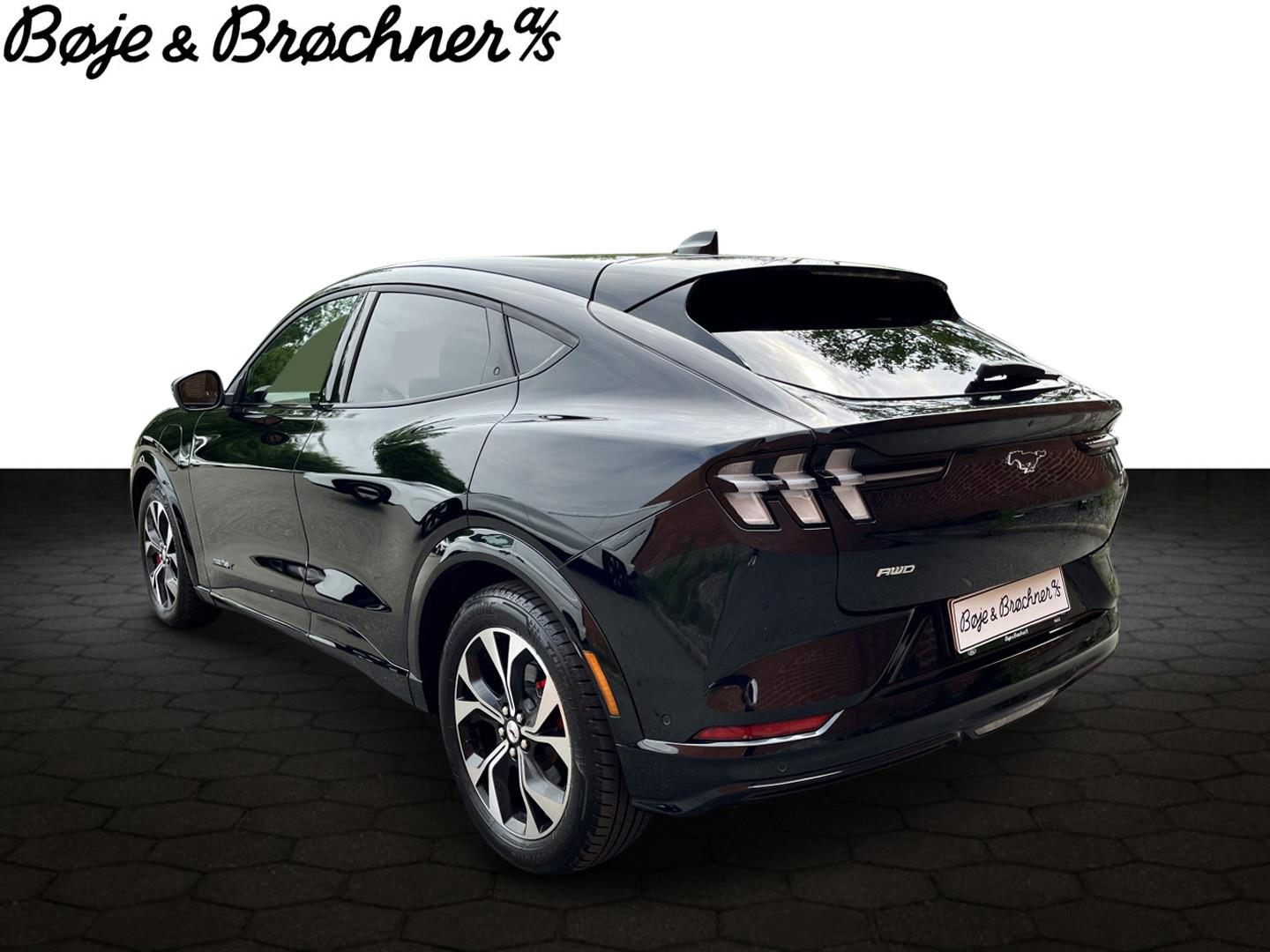 Billede af Ford Mustang Mach-E EL UR Premium AWD 351HK 5d Aut.