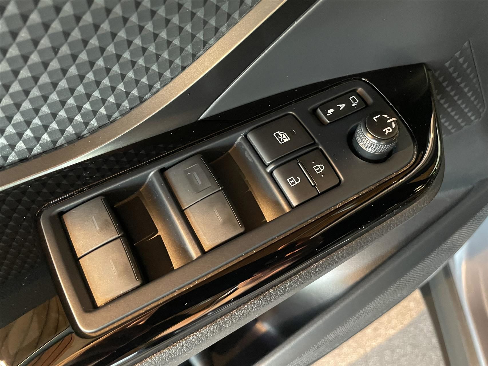 Billede af Toyota C-HR 1,8 Hybrid C-LUB Premium Multidrive S 122HK 5d Aut.