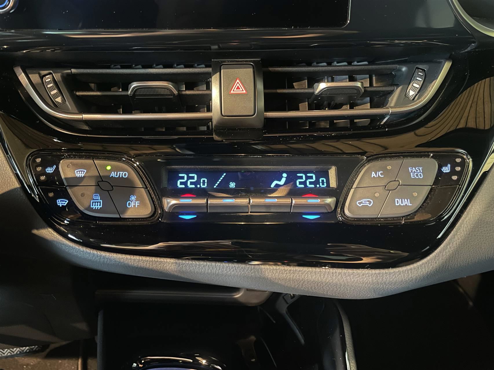 Billede af Toyota C-HR 1,8 Hybrid C-LUB Premium Multidrive S 122HK 5d Aut.