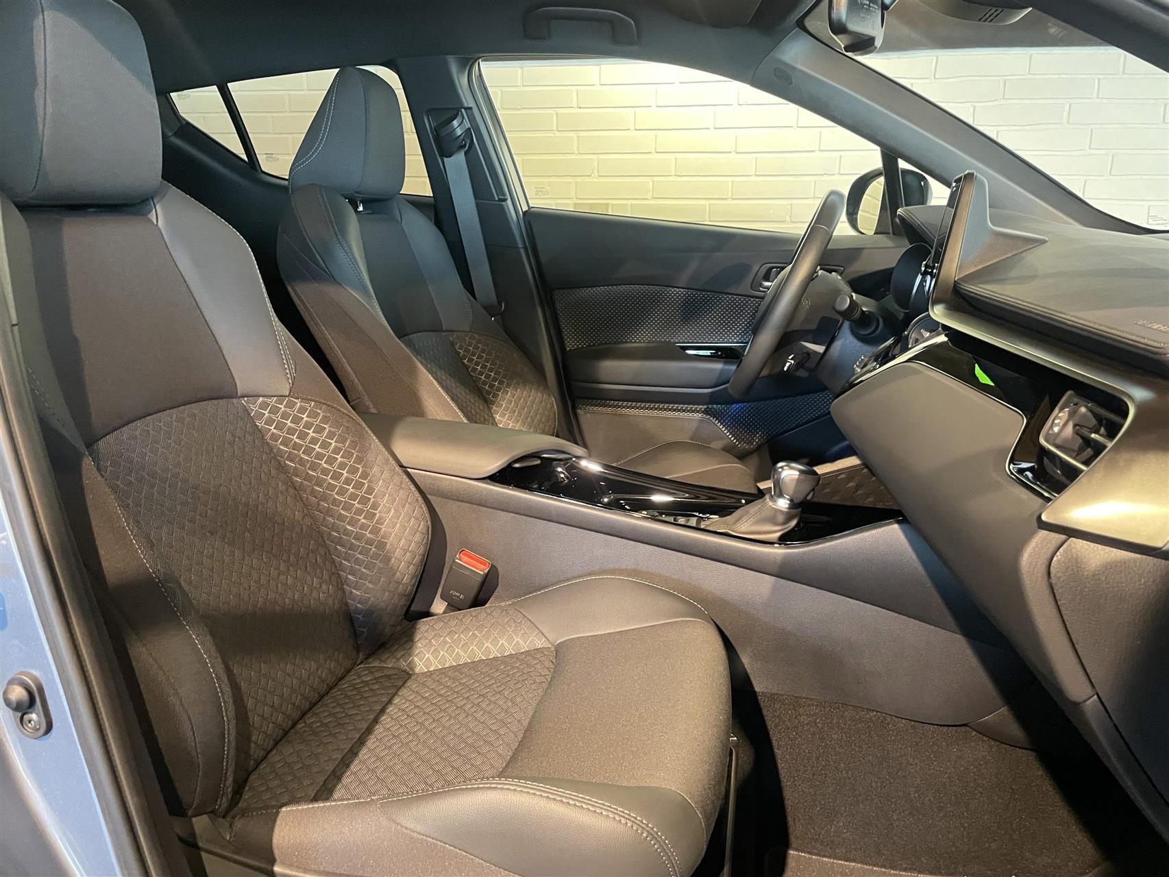 Billede af Toyota C-HR 1,8 Hybrid C-LUB Premium Multidrive S 122HK 5d Aut.