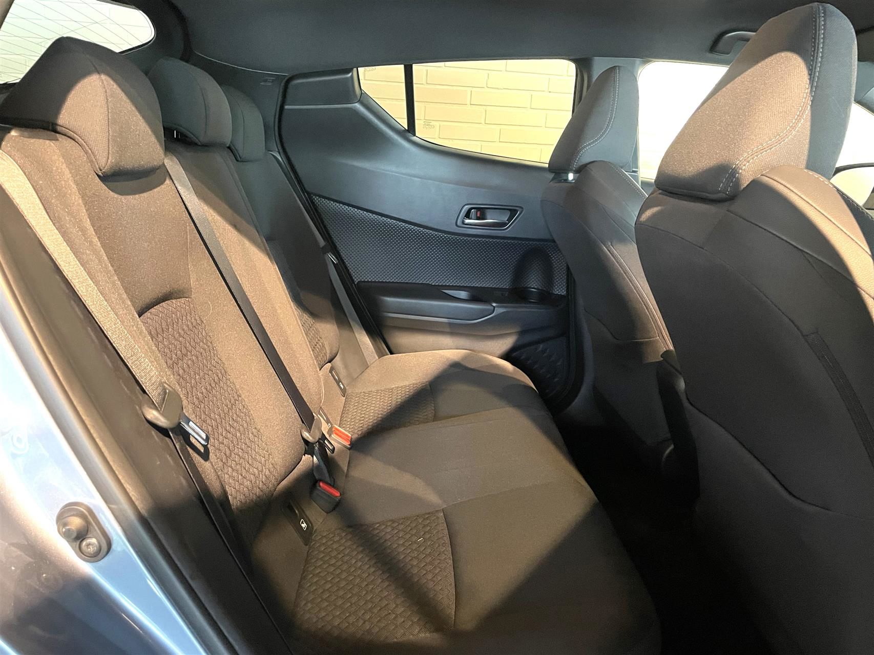 Billede af Toyota C-HR 1,8 Hybrid C-LUB Premium Multidrive S 122HK 5d Aut.
