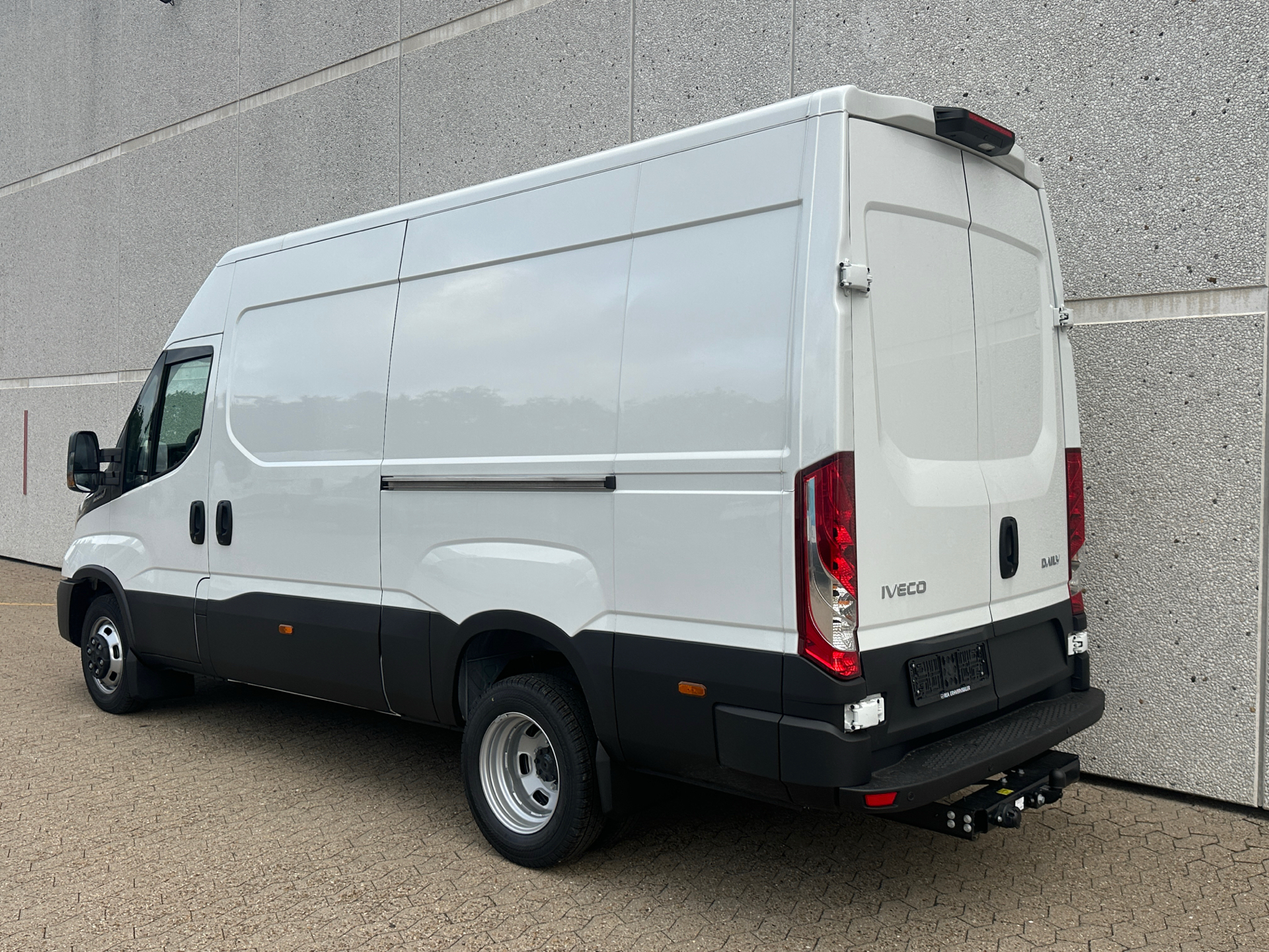 Billede af Iveco Daily 35C18 12m3 3,0 D Hi-Matic 180HK Van 8g Aut.