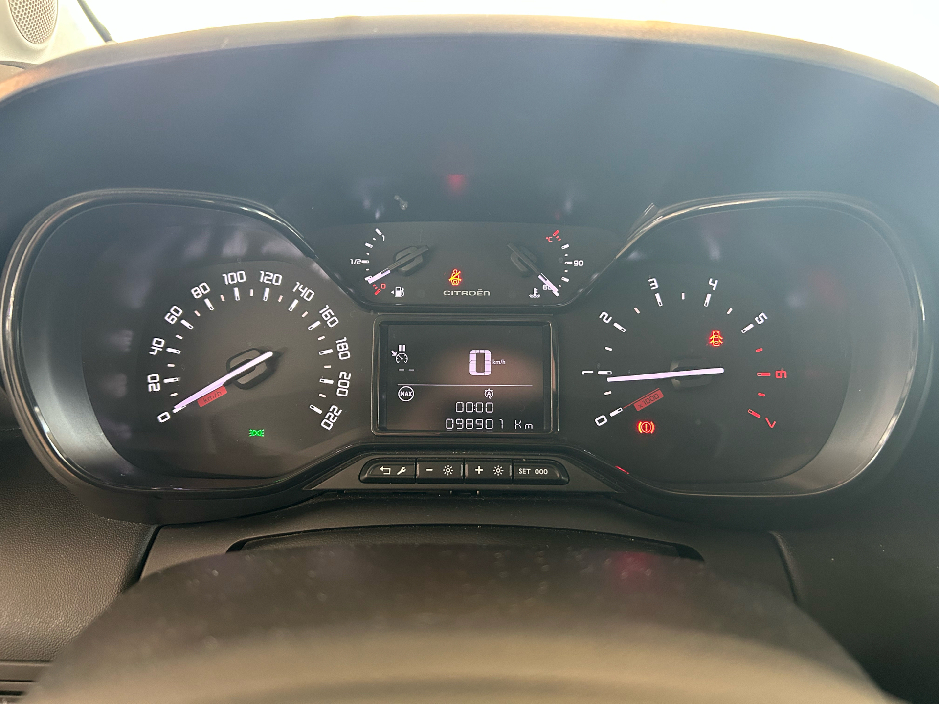 Billede af Citroën C3 Aircross 1,6 Blue HDi Iconic start/stop 100HK 5d