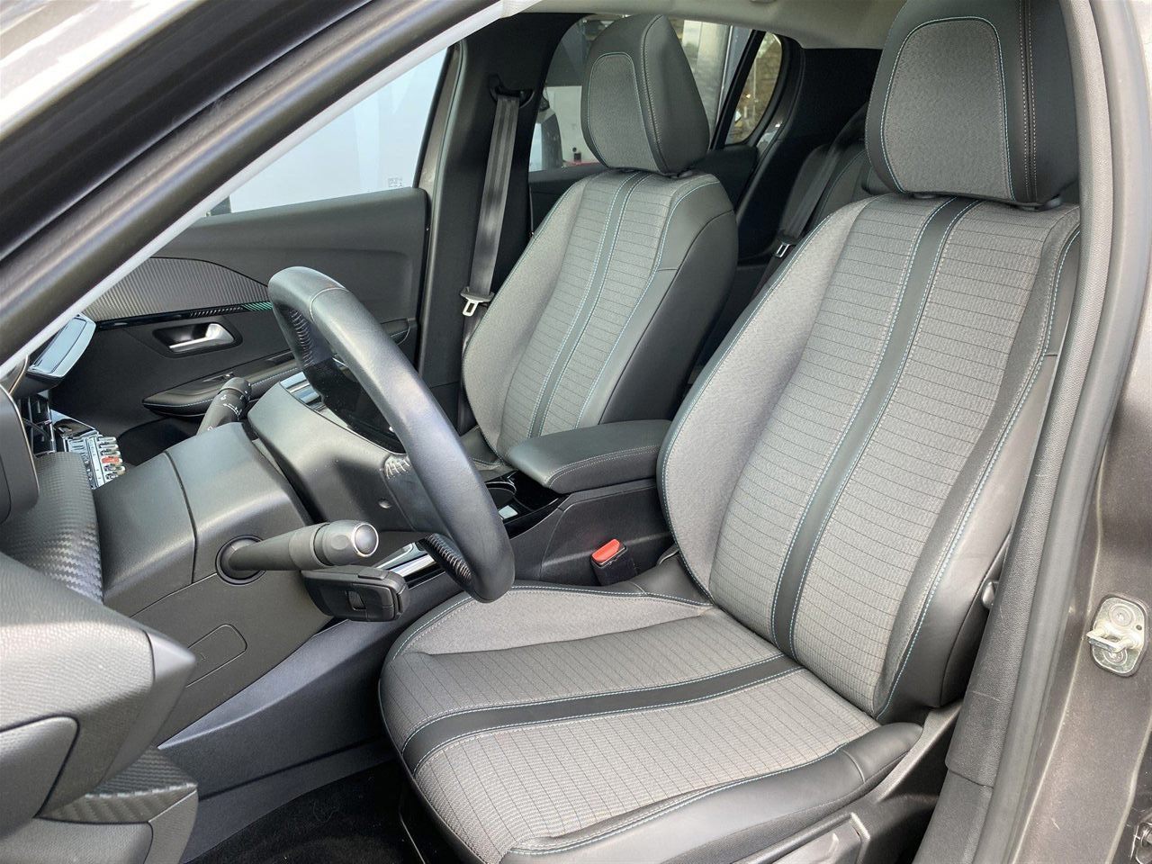 Billede af Peugeot 208 1,2 PureTech Allure Sky 100HK 5d 6g
