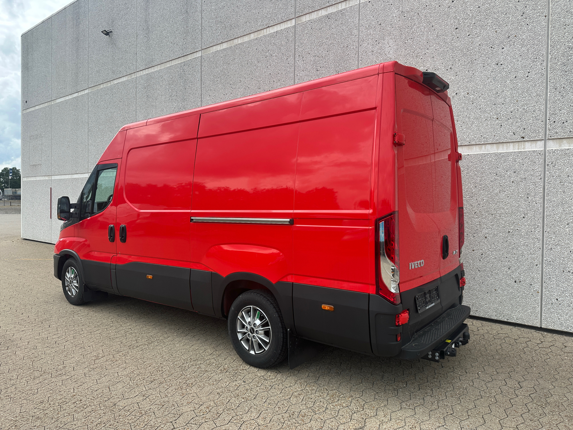 Billede af Iveco Daily 35S18 12m3 3,0 D 180HK Van 8g Aut.