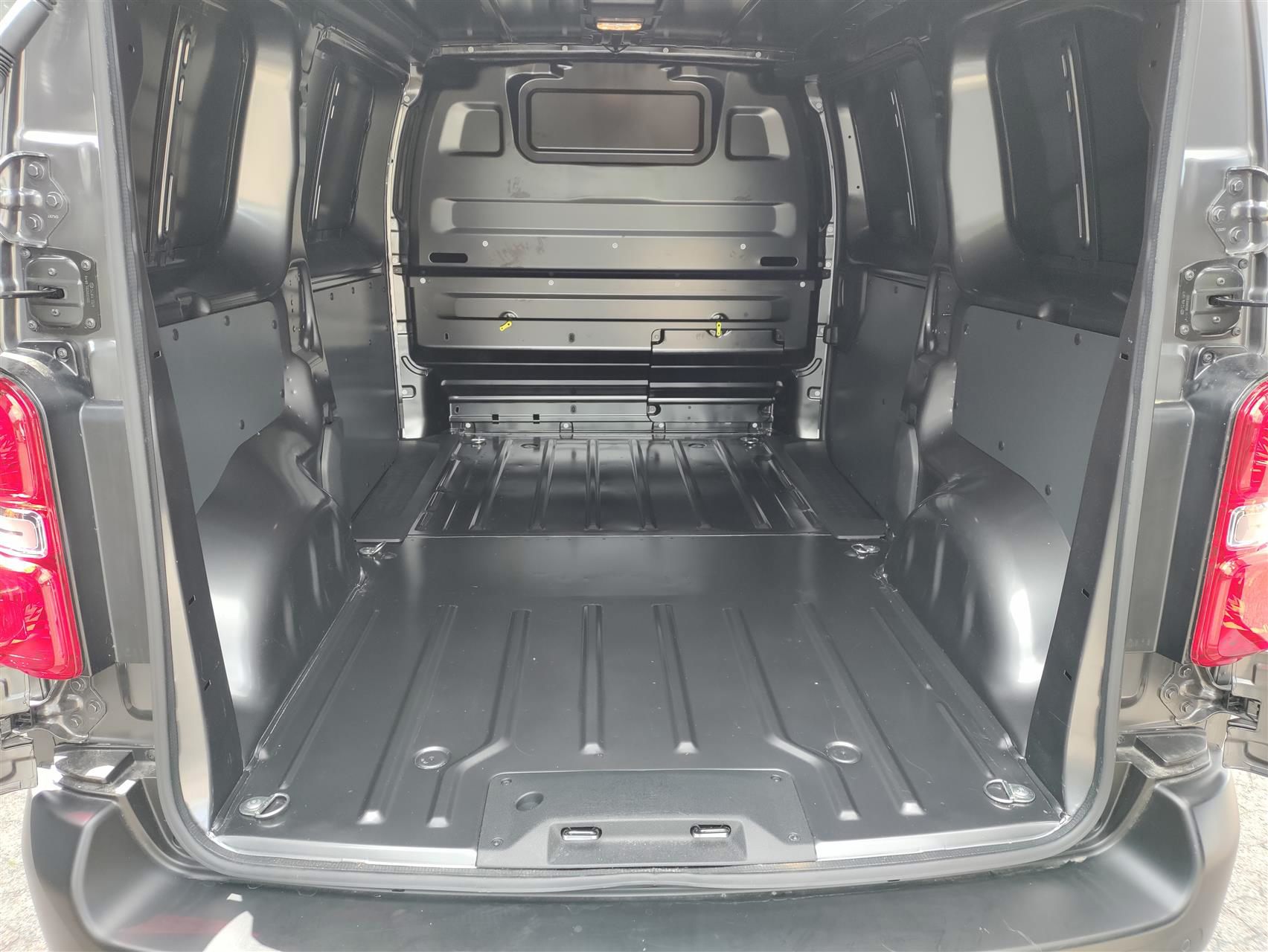 Billede af Peugeot Expert L2 2,0 BlueHDi Premium 144HK Van 6g
