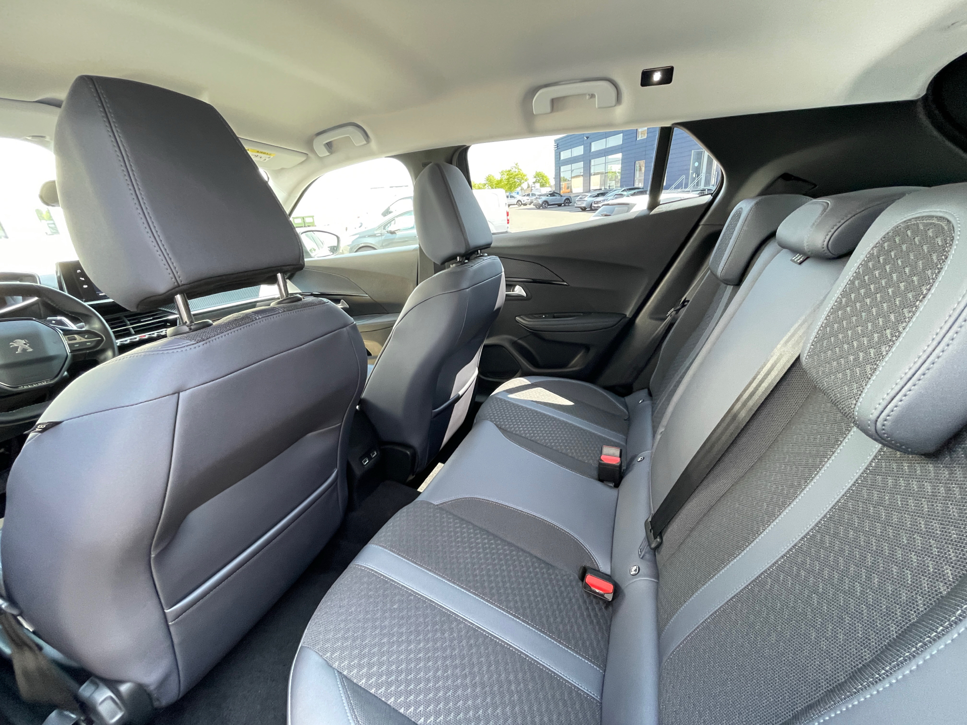 Billede af Peugeot 2008 1,2 PureTech Edition 210+ EAT8 130HK 5d 8g Aut.