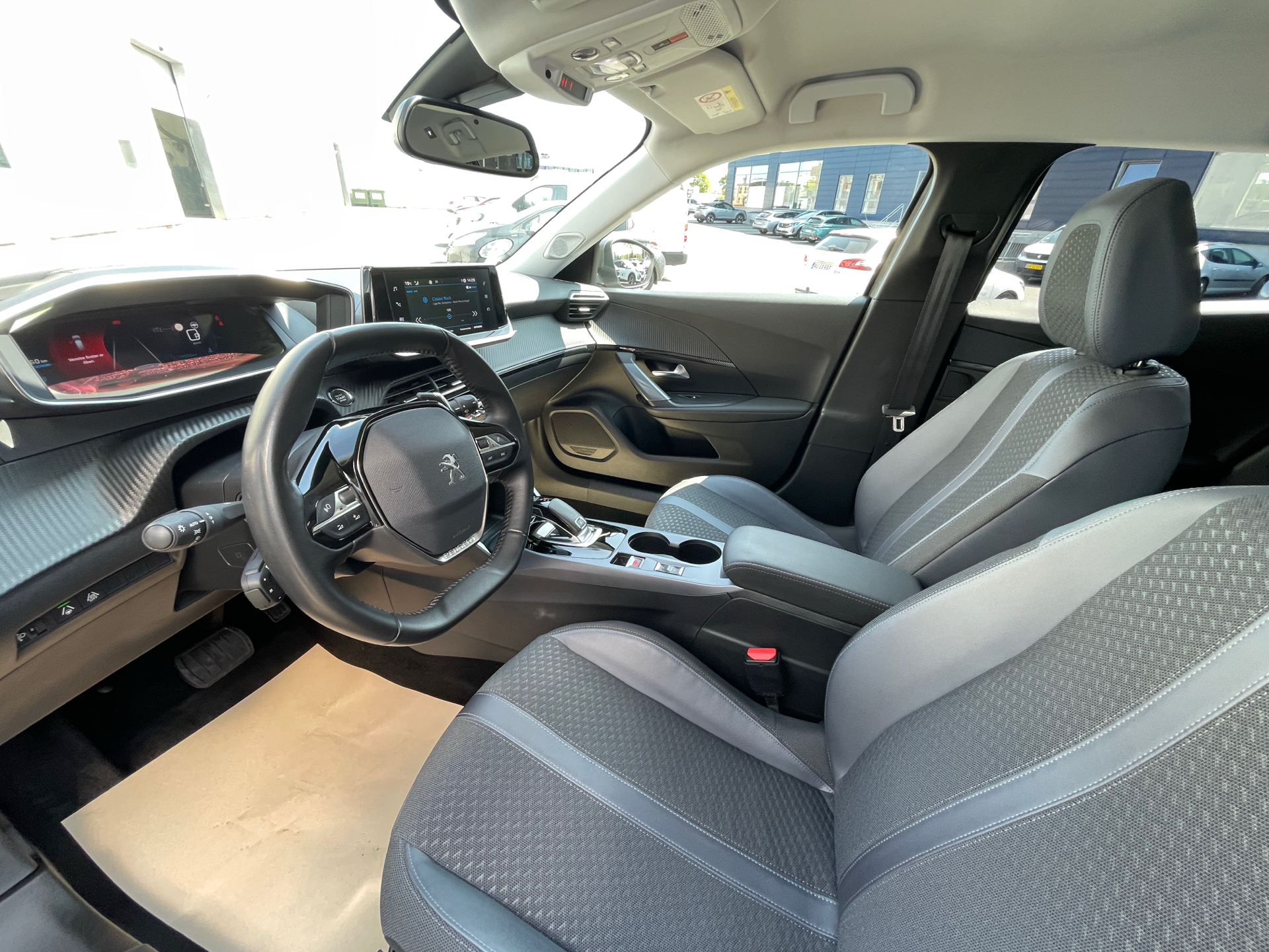 Billede af Peugeot 2008 1,2 PureTech Edition 210+ EAT8 130HK 5d 8g Aut.