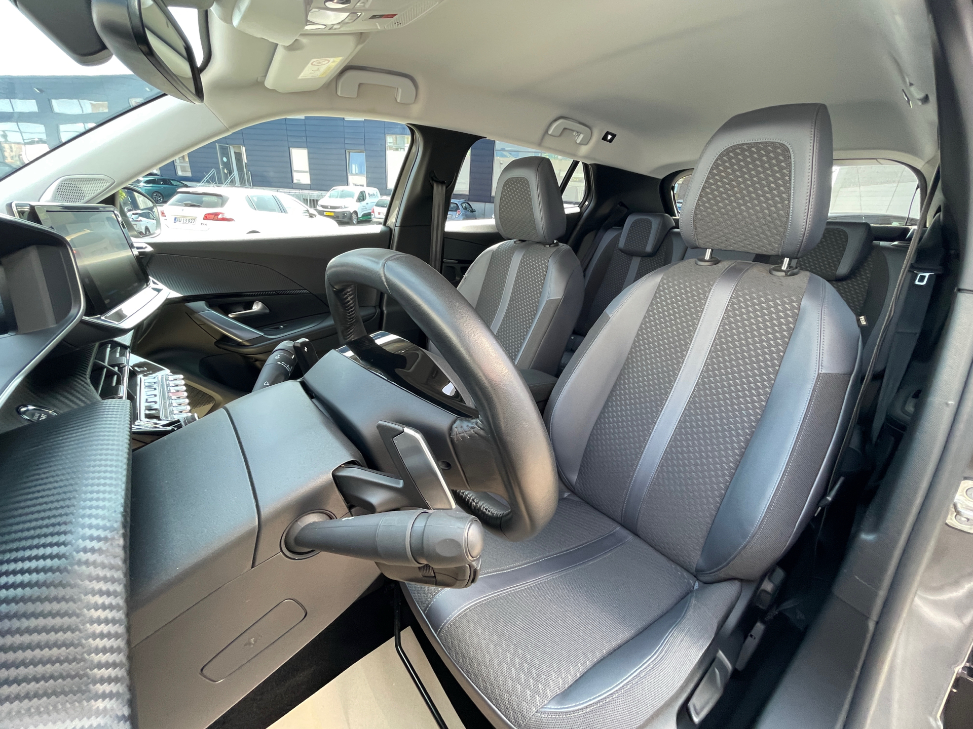 Billede af Peugeot 2008 1,2 PureTech Edition 210+ EAT8 130HK 5d 8g Aut.