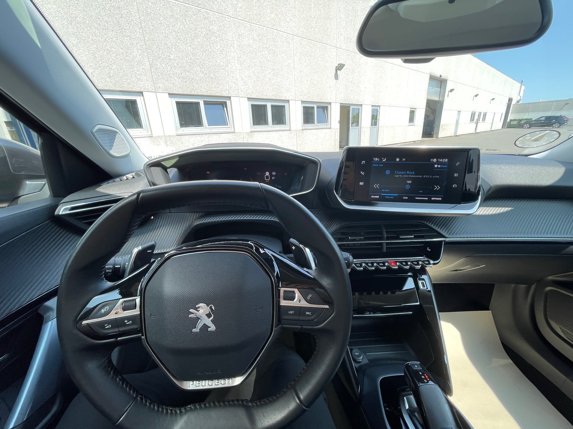 Billede af Peugeot 2008 1,2 PureTech Edition 210+ EAT8 130HK 5d 8g Aut.