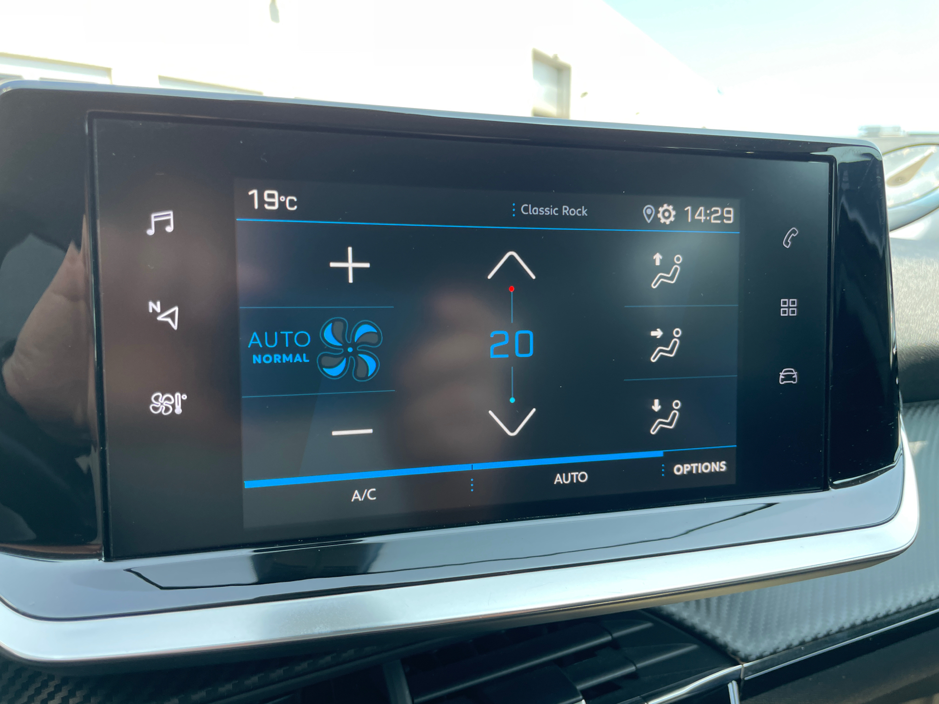 Billede af Peugeot 2008 1,2 PureTech Edition 210+ EAT8 130HK 5d 8g Aut.