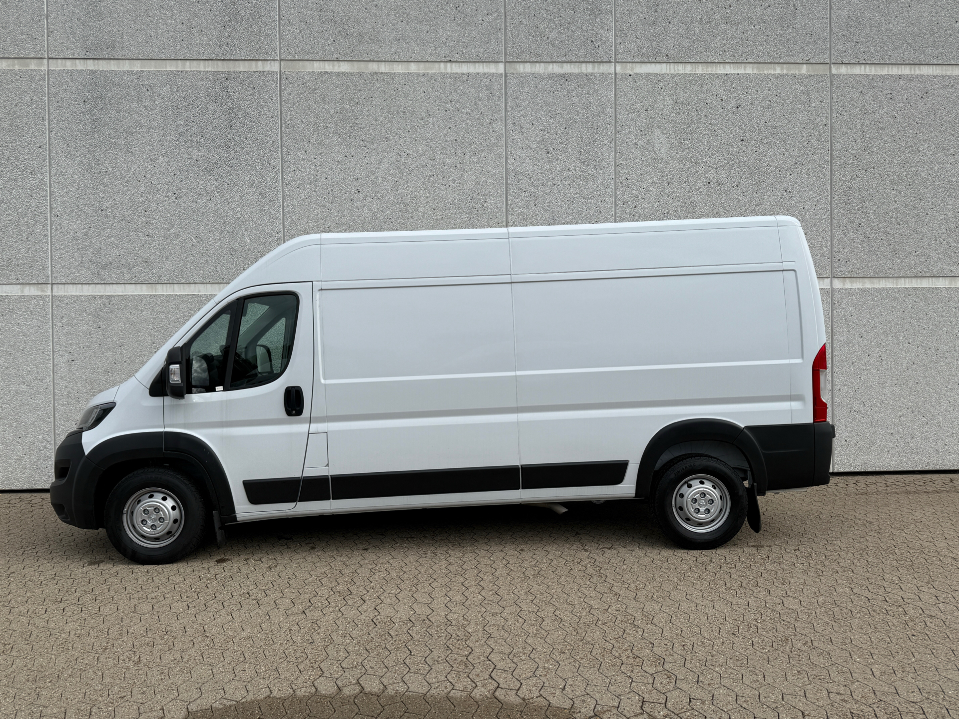 Billede af Peugeot Boxer 435 L3H2 2,2 BlueHDi Premium 165HK Van 6g