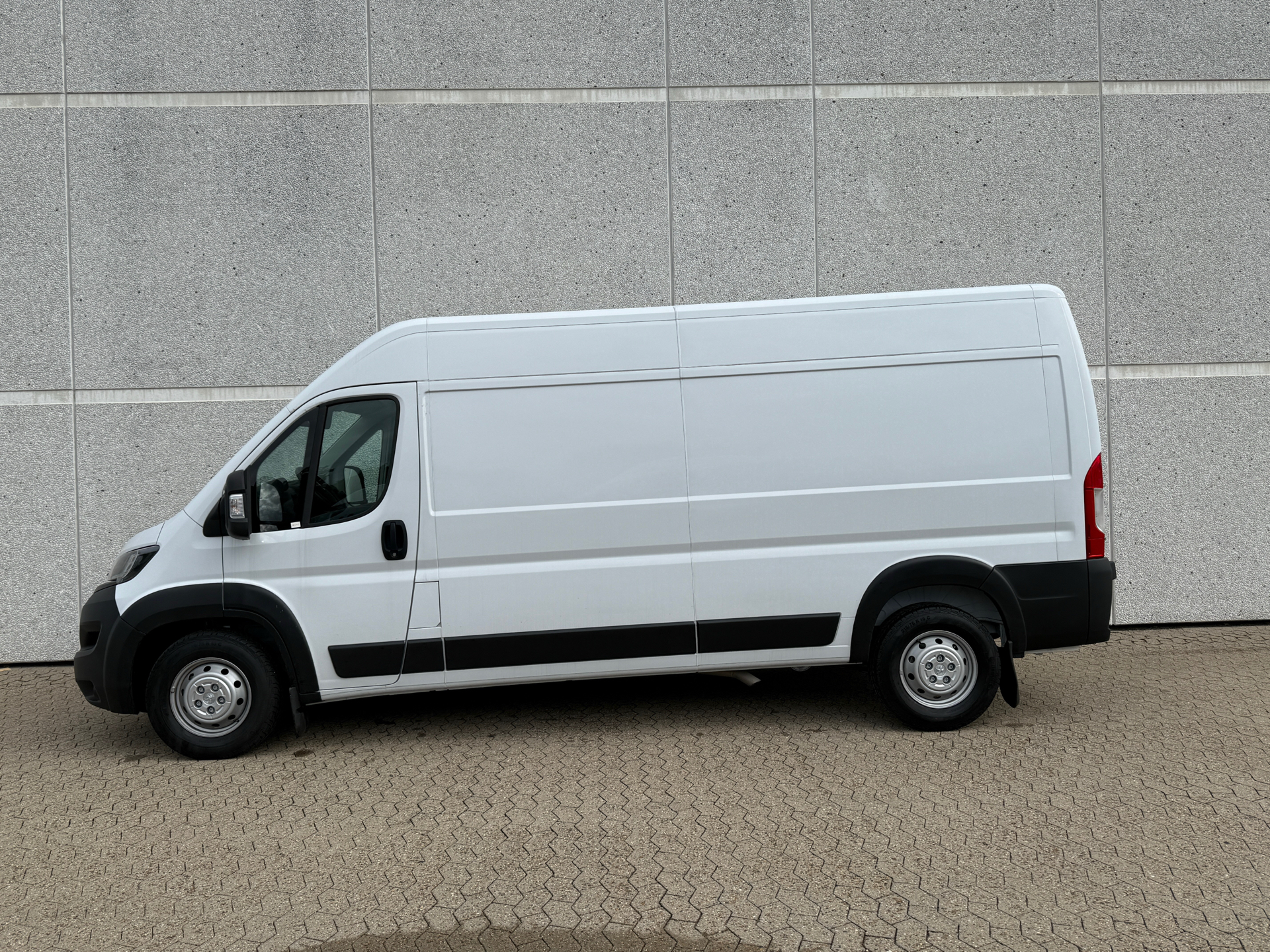 Billede af Peugeot Boxer 435 L3H2 2,2 BlueHDi Premium 165HK Van 6g