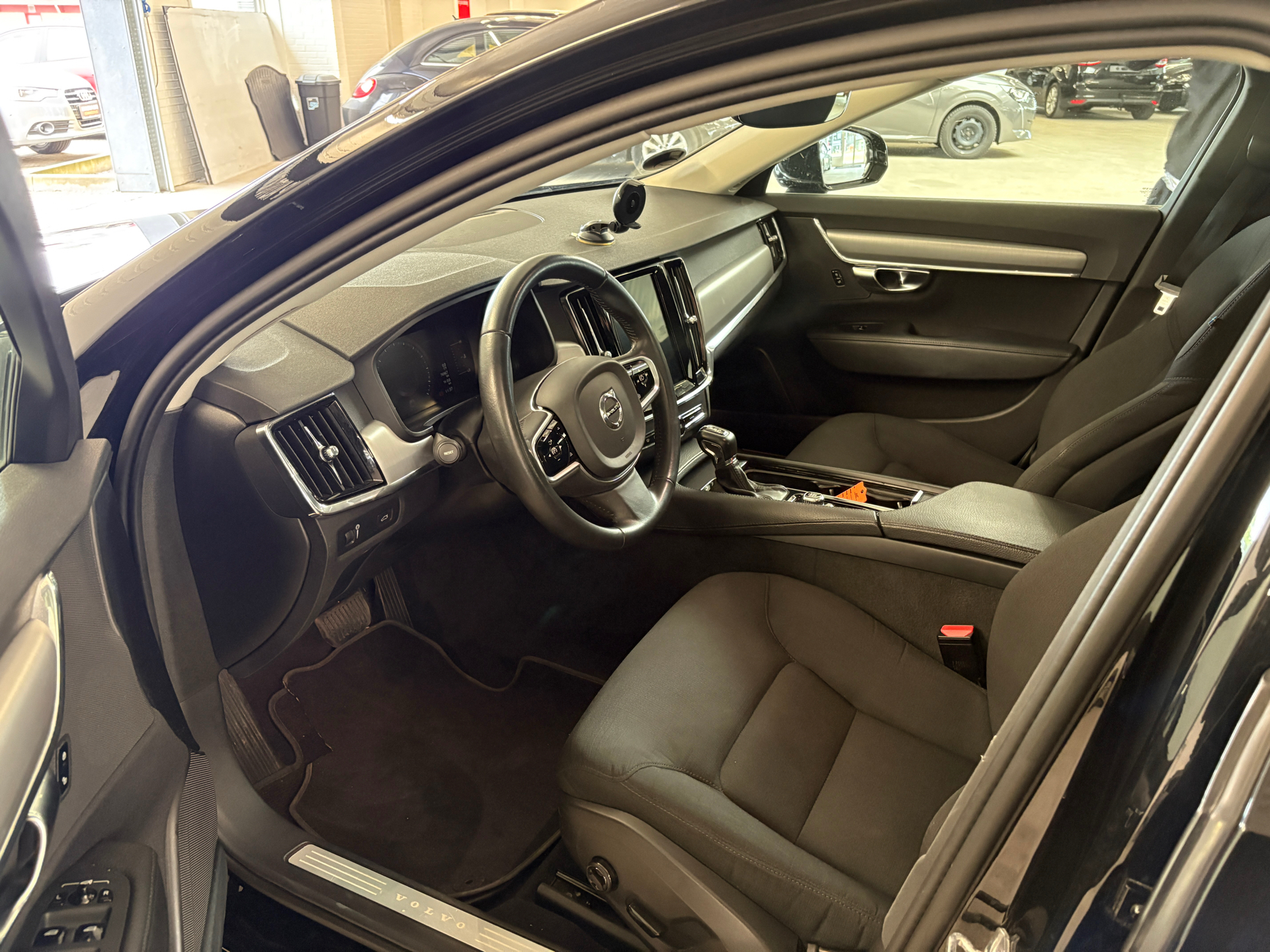Billede af Volvo S90 2,0 T4 Momentum 190HK 8g Aut.