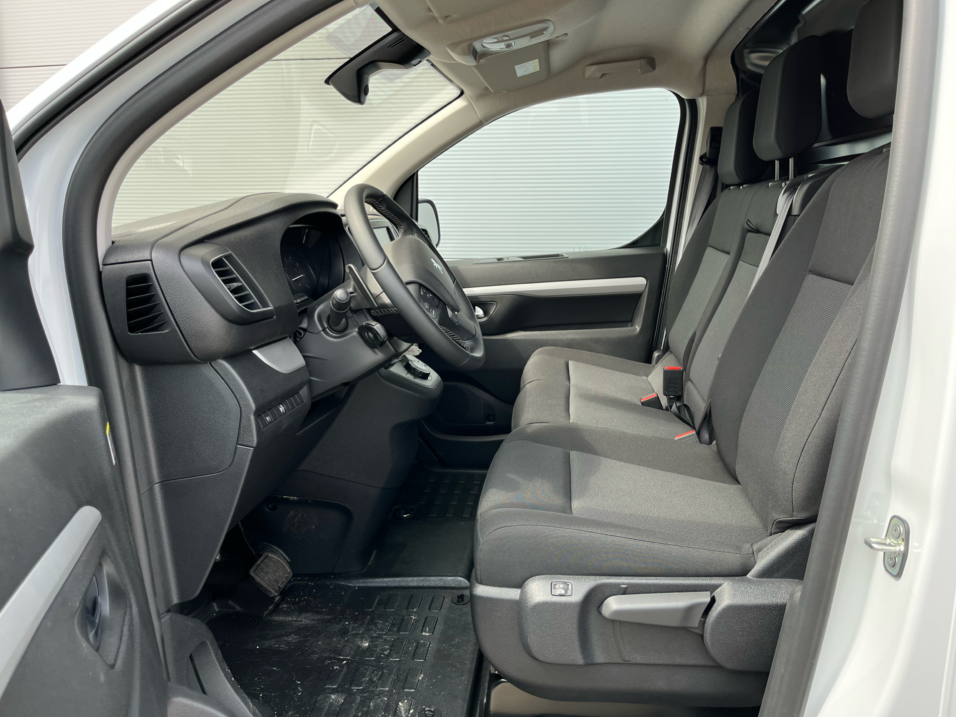 Billede af Peugeot Expert L2 2,0 BlueHDi Premium Pro EAT8 177HK Van 8g Aut.
