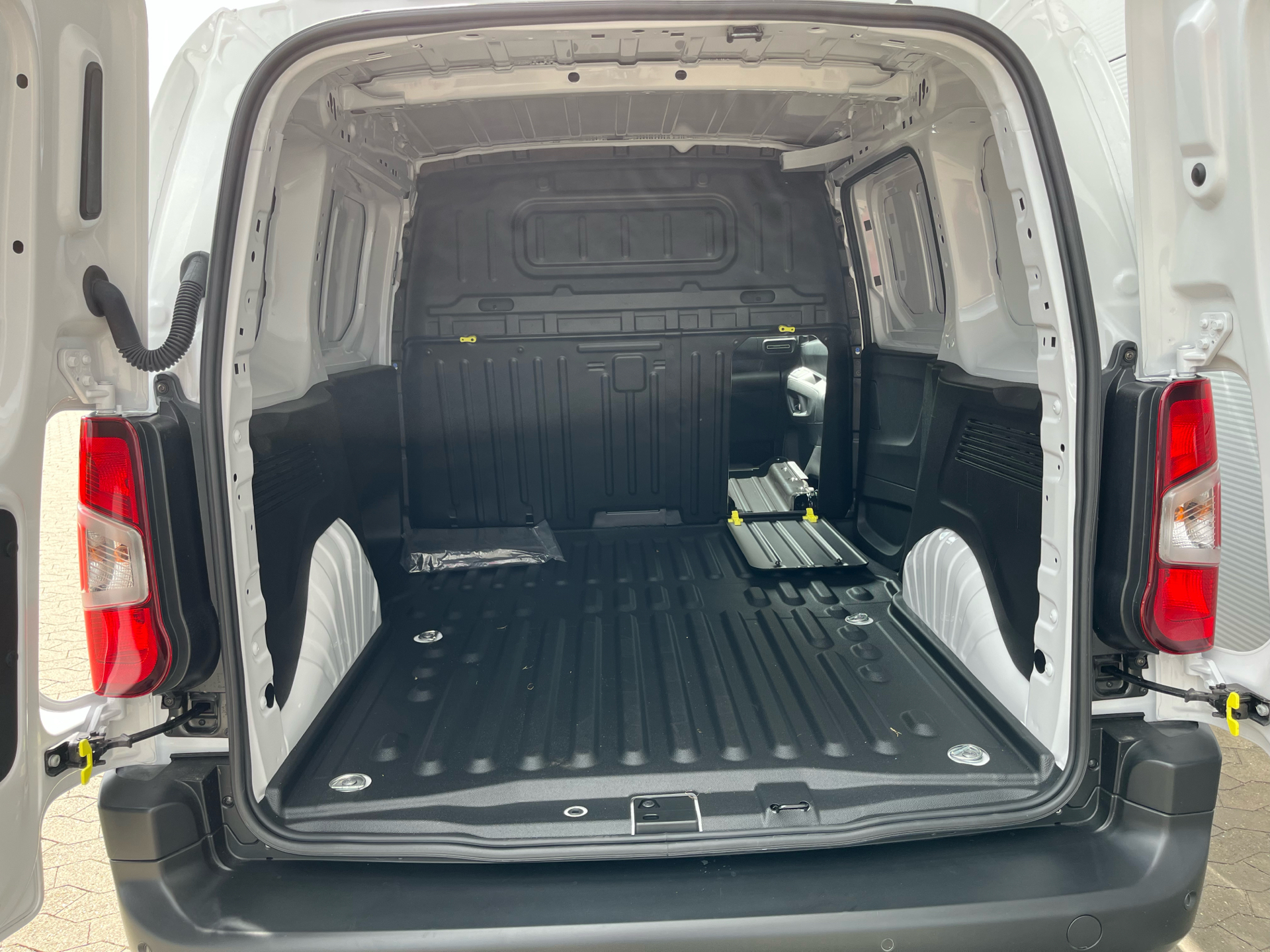 Billede af Peugeot Partner L1 V2 1,5 BlueHDi Plus Pro EAT8 130HK Van 8g Aut.