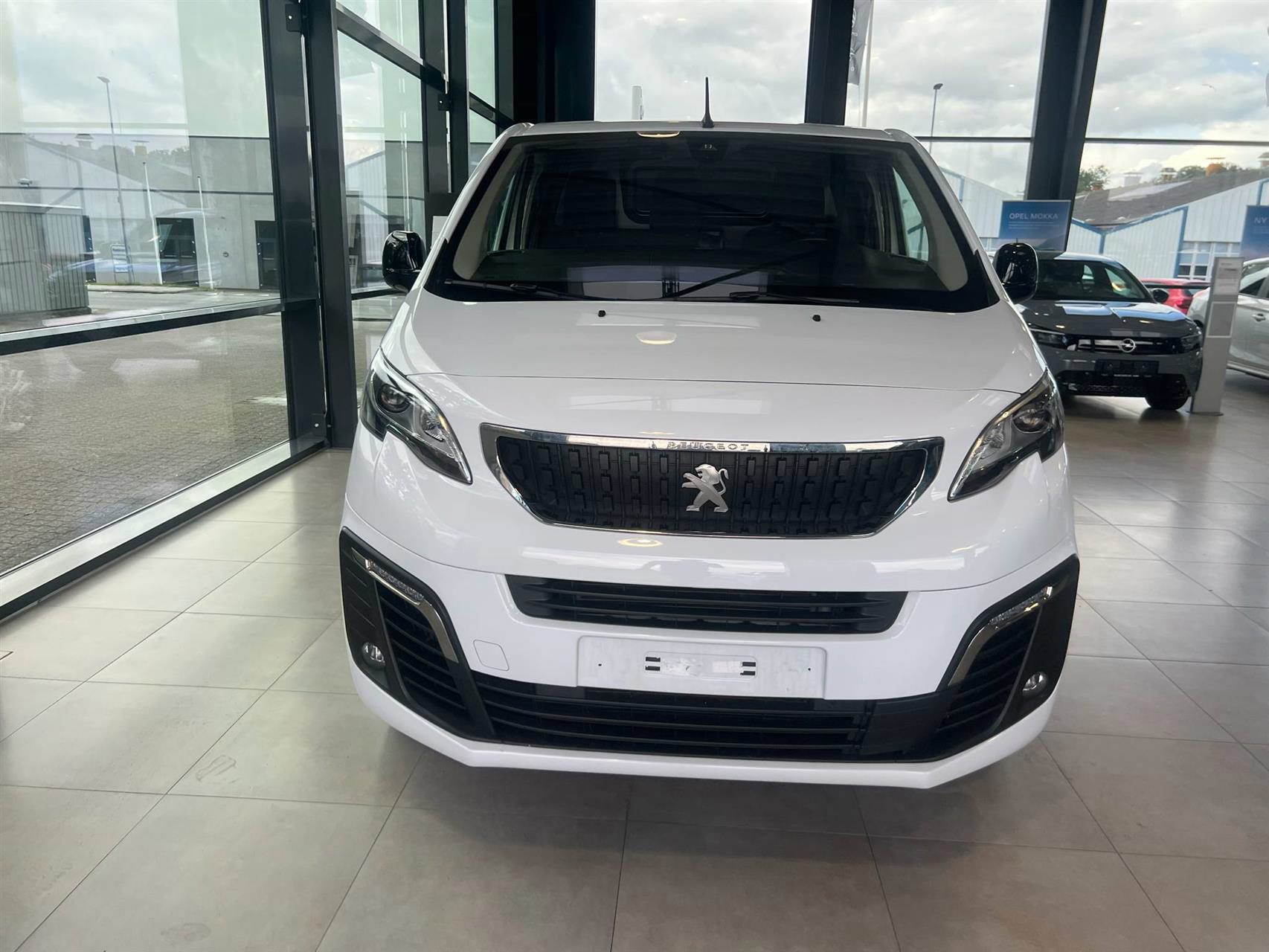 Billede af Peugeot Expert L2 2,0 BlueHDi Ultimate EAT8 177HK Van 8g Aut.