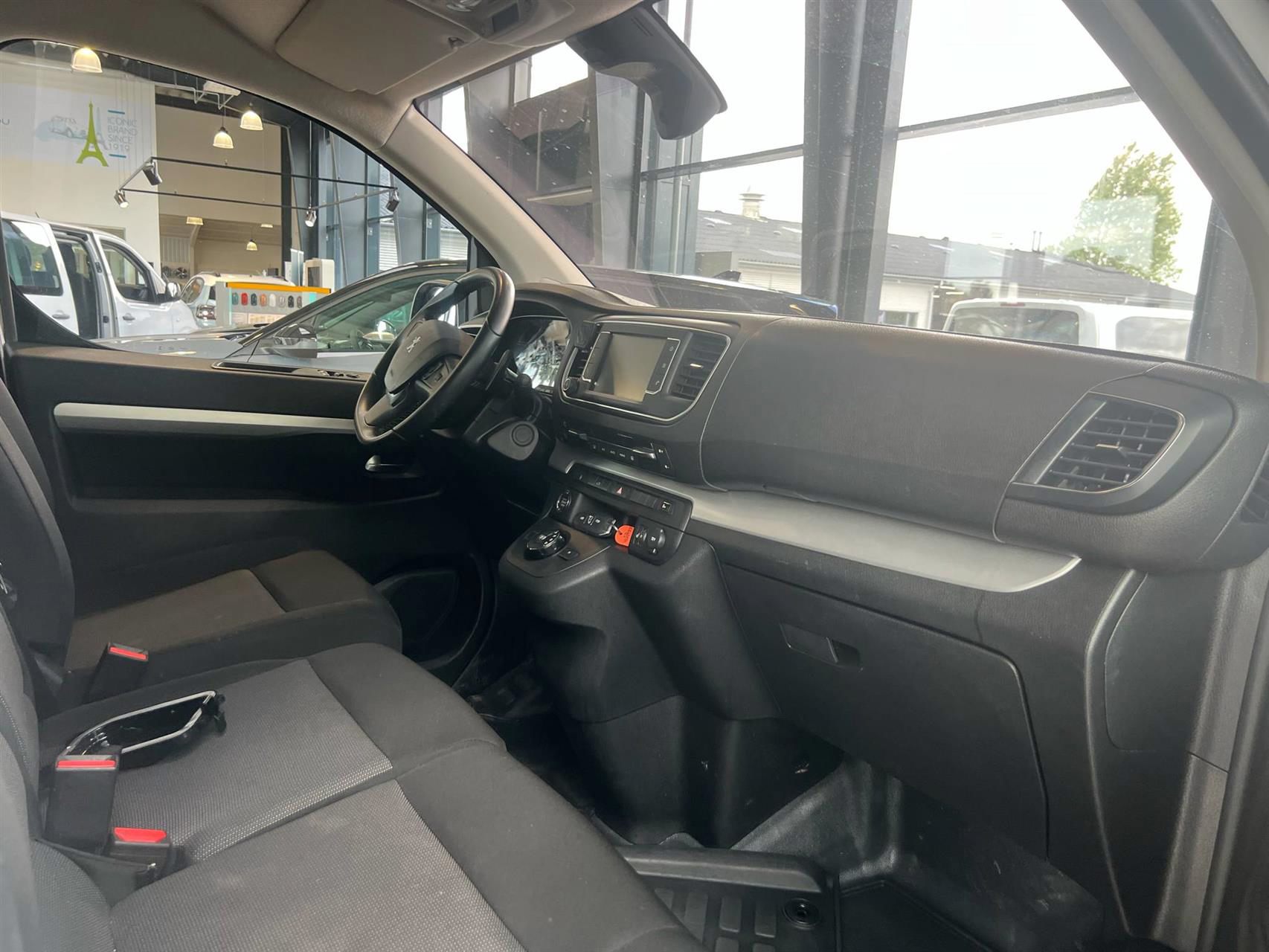 Billede af Peugeot Expert L2 2,0 BlueHDi Ultimate EAT8 177HK Van 8g Aut.