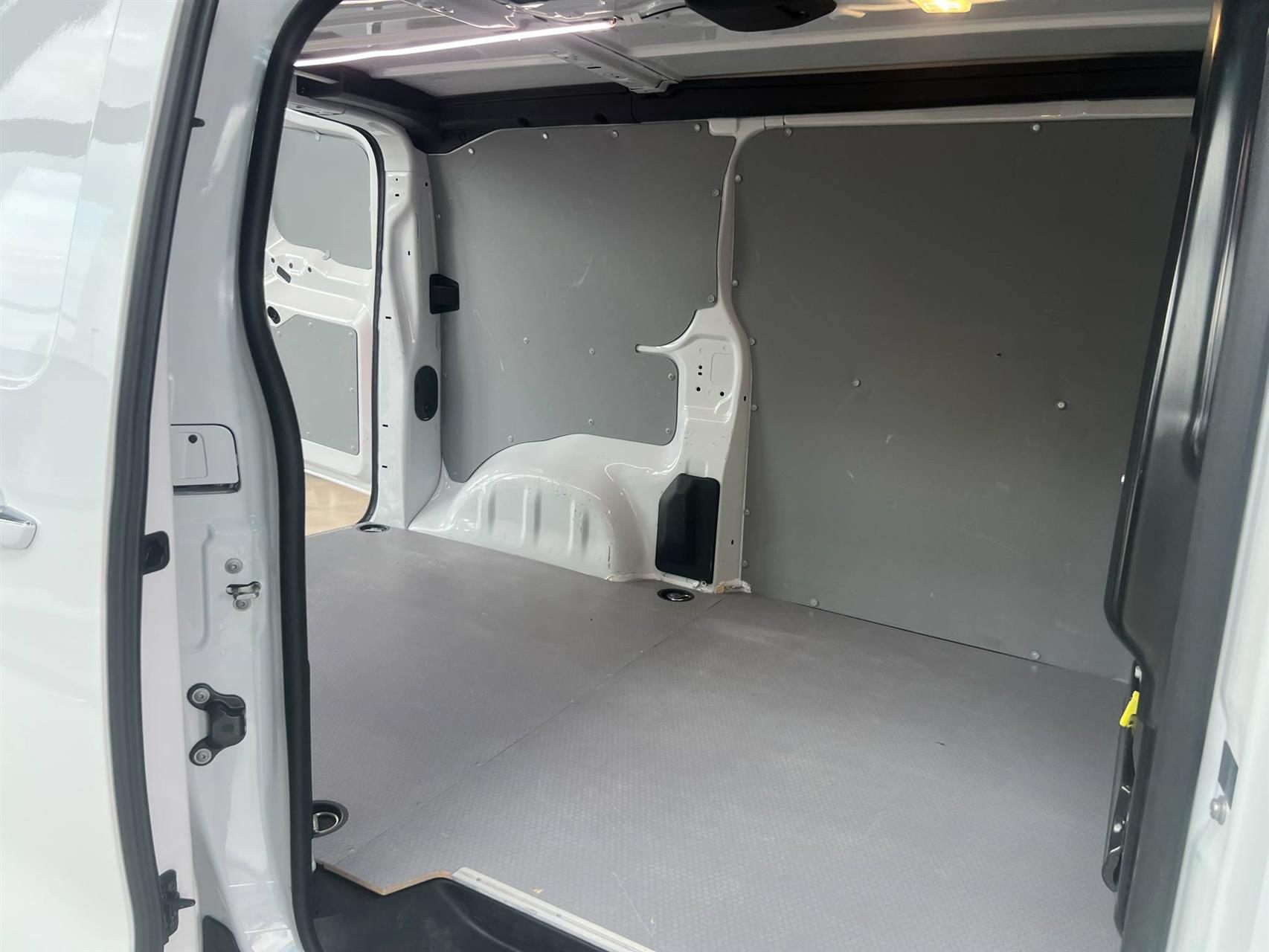 Billede af Peugeot Expert L2 2,0 BlueHDi Ultimate EAT8 177HK Van 8g Aut.