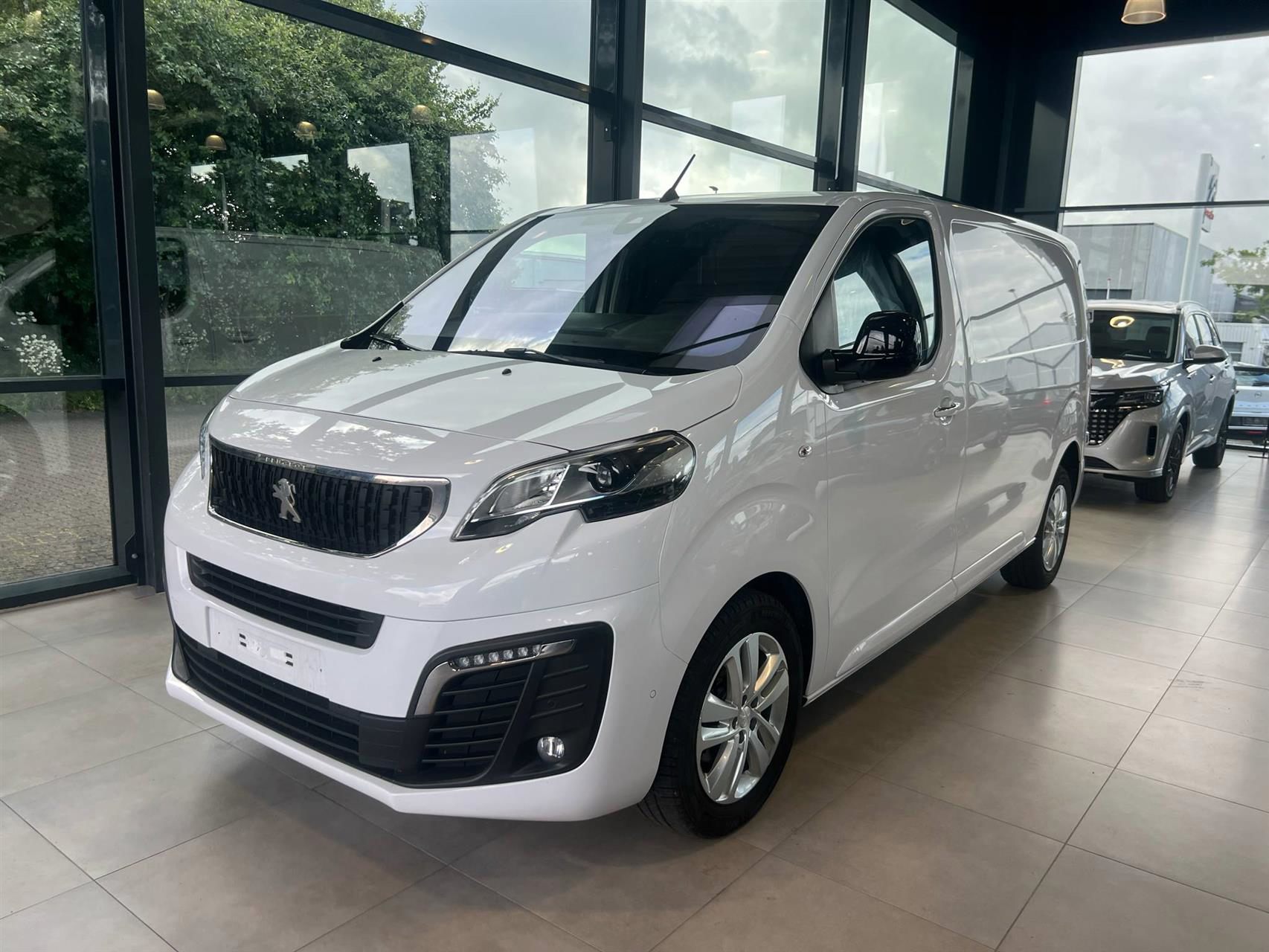 Billede af Peugeot Expert L2 2,0 BlueHDi Ultimate EAT8 177HK Van 8g Aut.