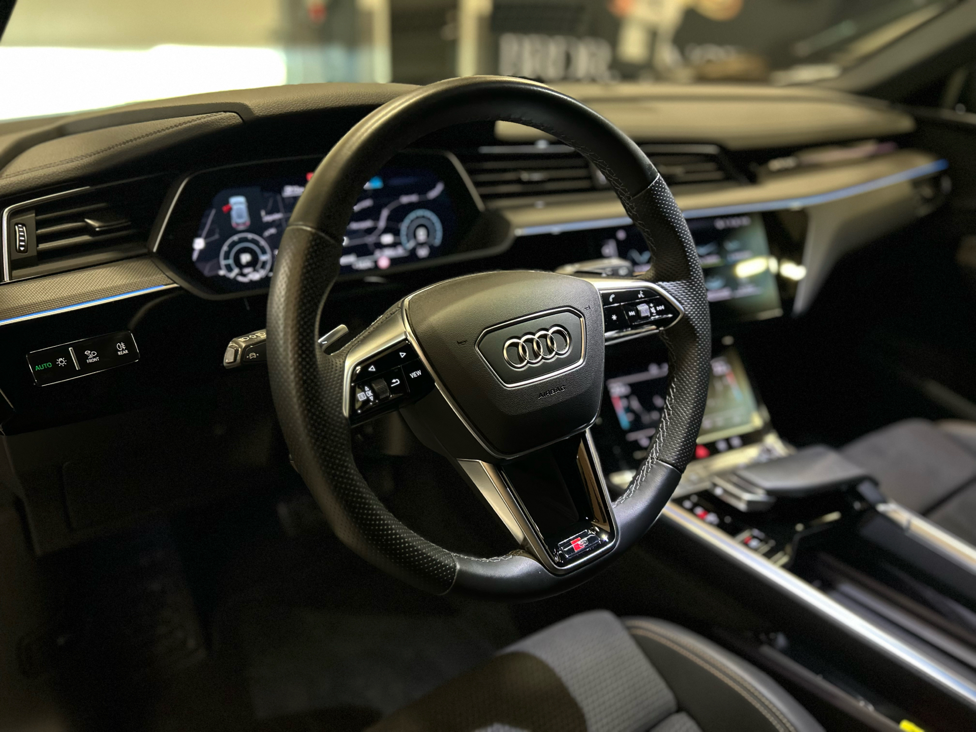 Billede af Audi E-tron 55 Black Edition Quattro 408HK 5d Aut. 